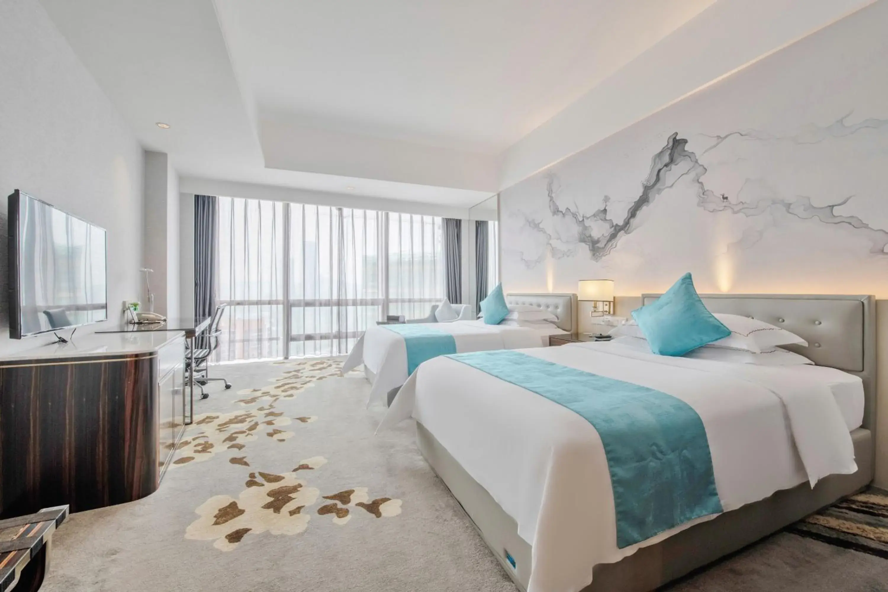 Deluxe Twin Room in Huaqiang Plaza Hotel Shenzhen, Enjoy Complimentary Mini Bar & Night Snack, Add breakfast - enjoy complimentary afternoon tea Deluxe Twin Room in Huaqiang Plaza Hotel Shenzhen, Enjoy Complimentary Mini Bar & Night Snack, Add breakfast - enjoy complimentary afternoon tea