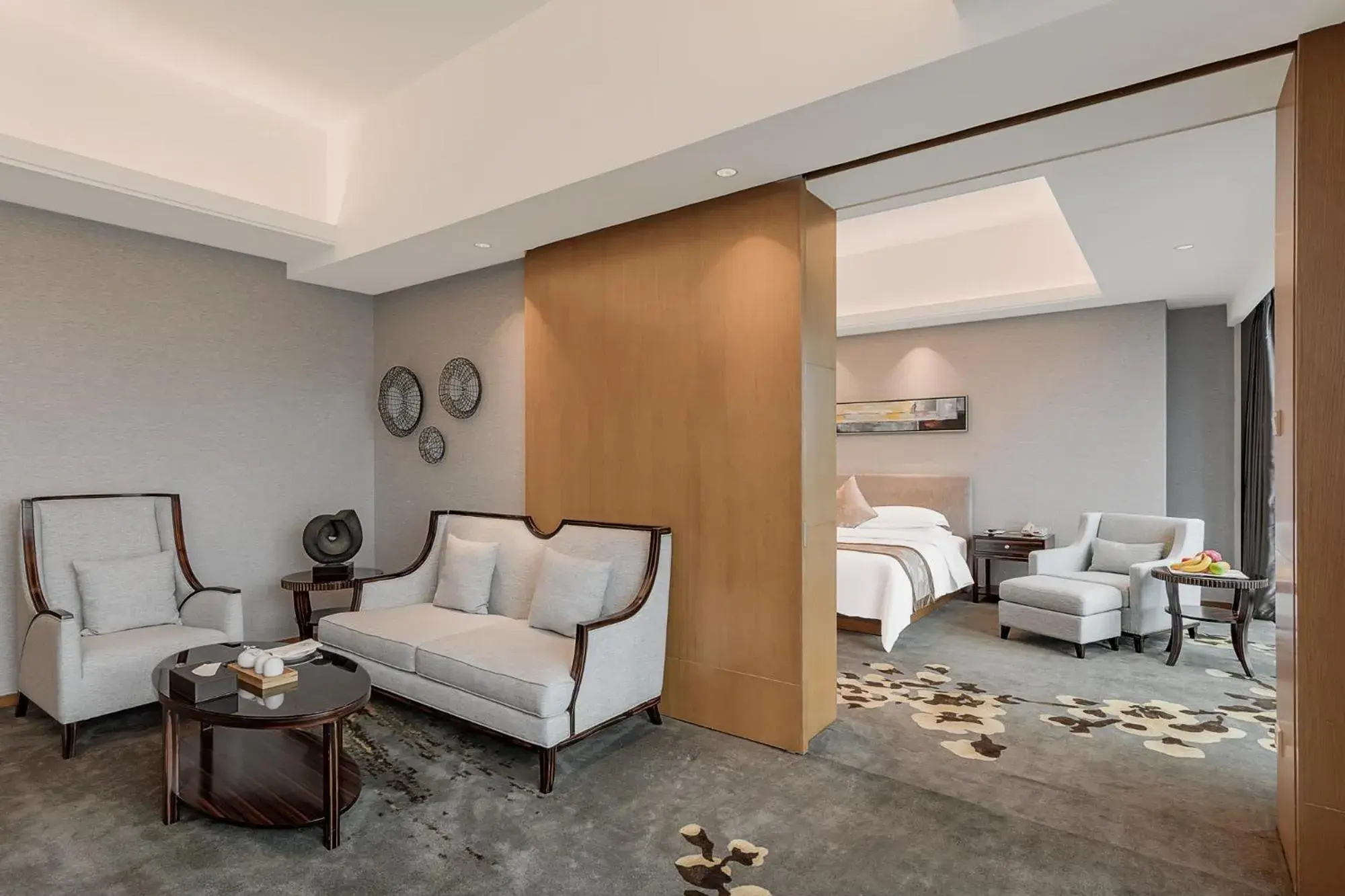 Executive Suite in Huaqiang Plaza Hotel Shenzhen, Enjoy Complimentary Mini Bar & Night Snack, Add breakfast - enjoy complimentary afternoon tea Executive Suite in Huaqiang Plaza Hotel Shenzhen, Enjoy Complimentary Mini Bar & Night Snack, Add breakfast - enjoy complimentary afternoon tea