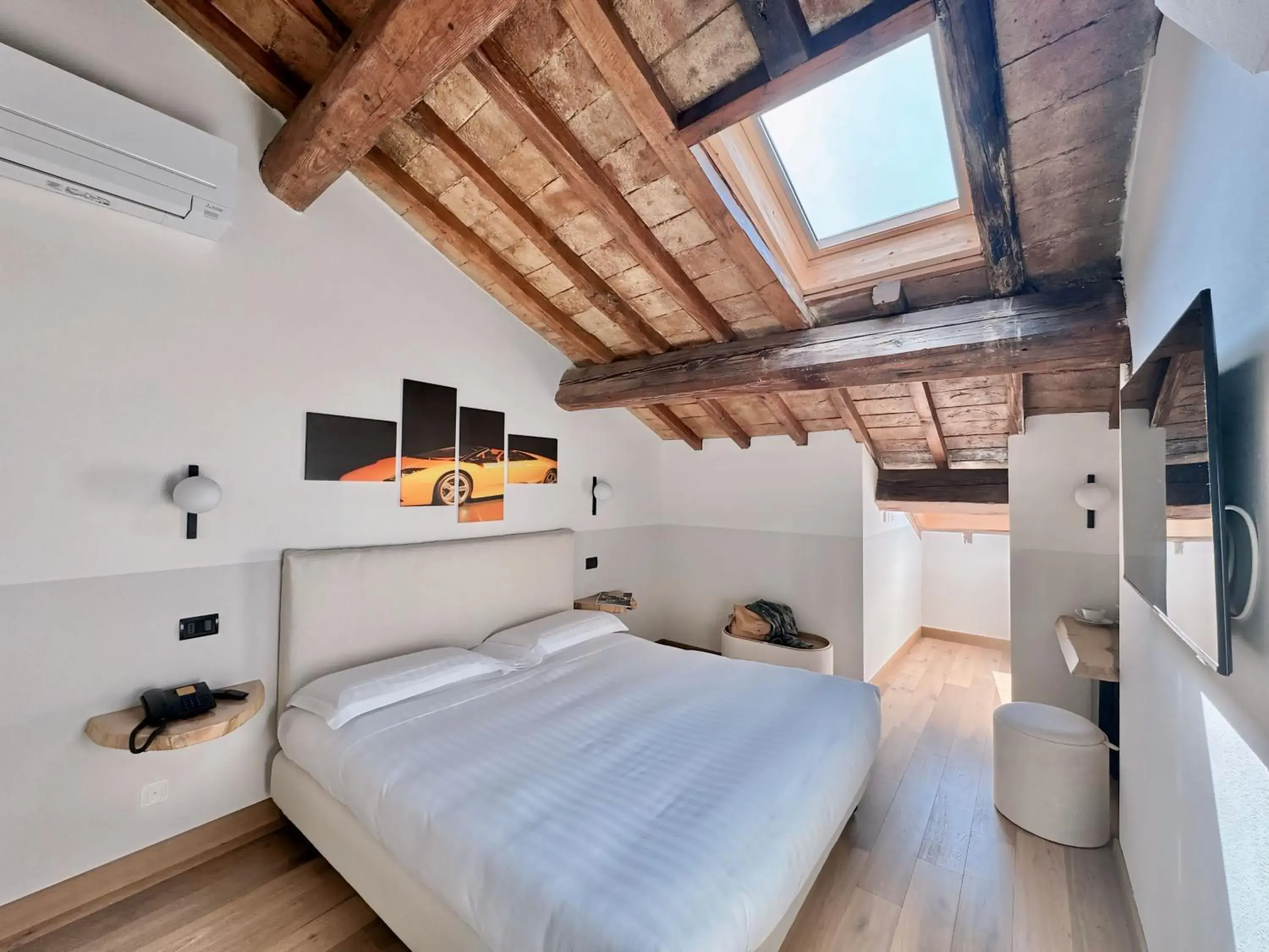Double Attic Room - single occupancy in Rechigi Park Hotel Double Attic Room - single occupancy in Rechigi Park Hotel