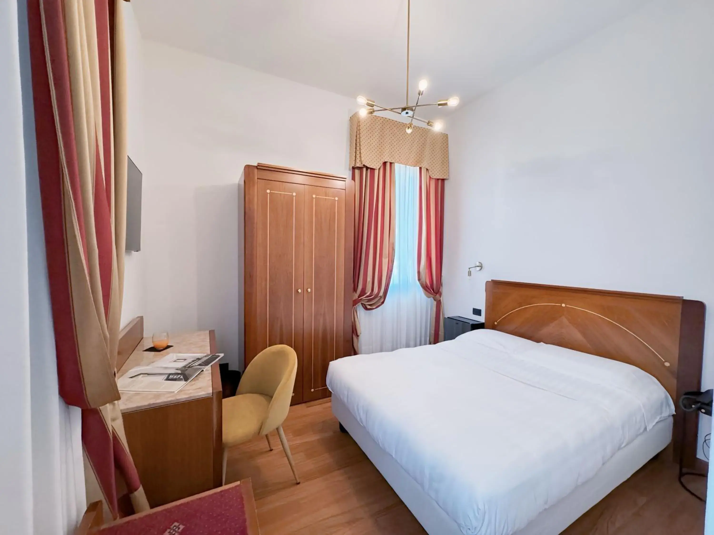 French Bed Room in Rechigi Park Hotel French Bed Room in Rechigi Park Hotel