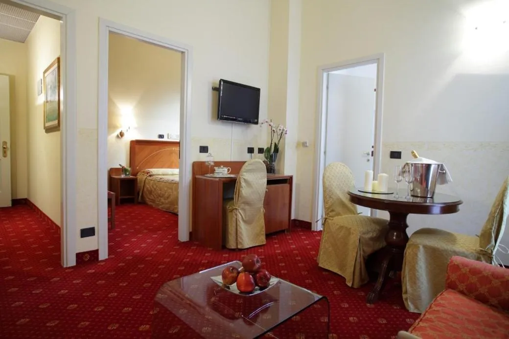 TV and multimedia in Rechigi Park Hotel