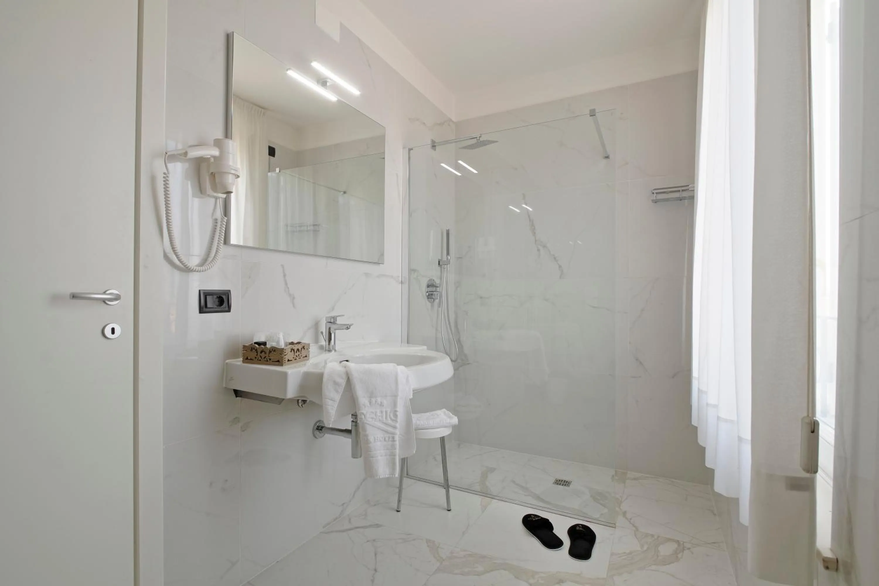 Shower in Rechigi Park Hotel