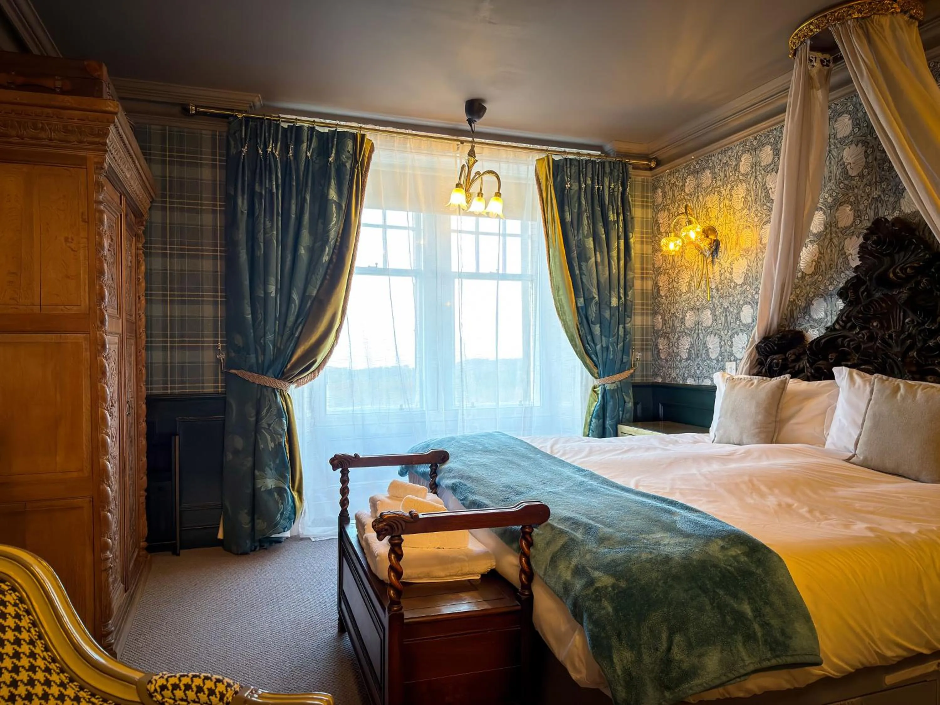 Bed in Glencruitten House