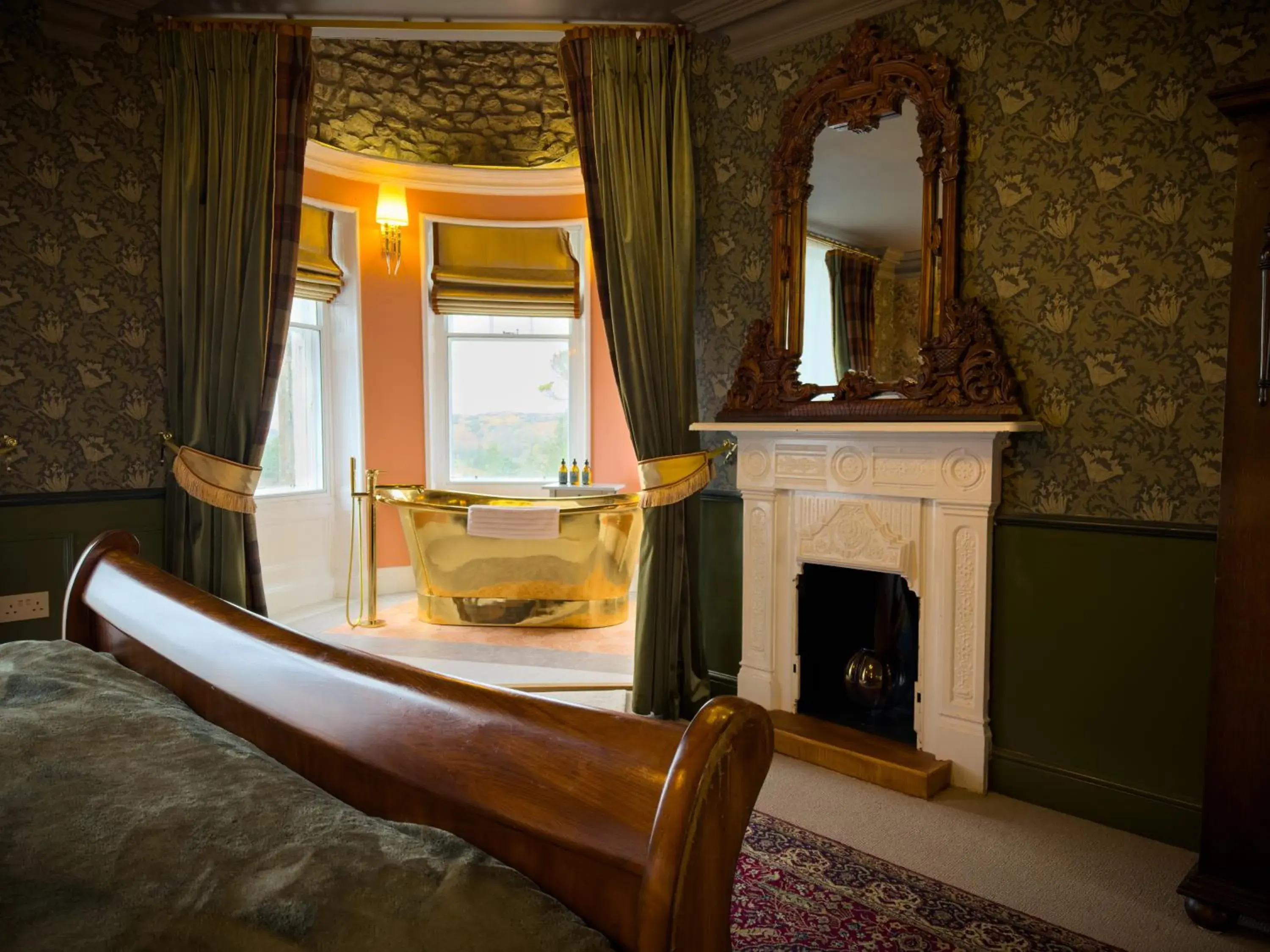 One-Bedroom Suite in Glencruitten House One-Bedroom Suite in Glencruitten House