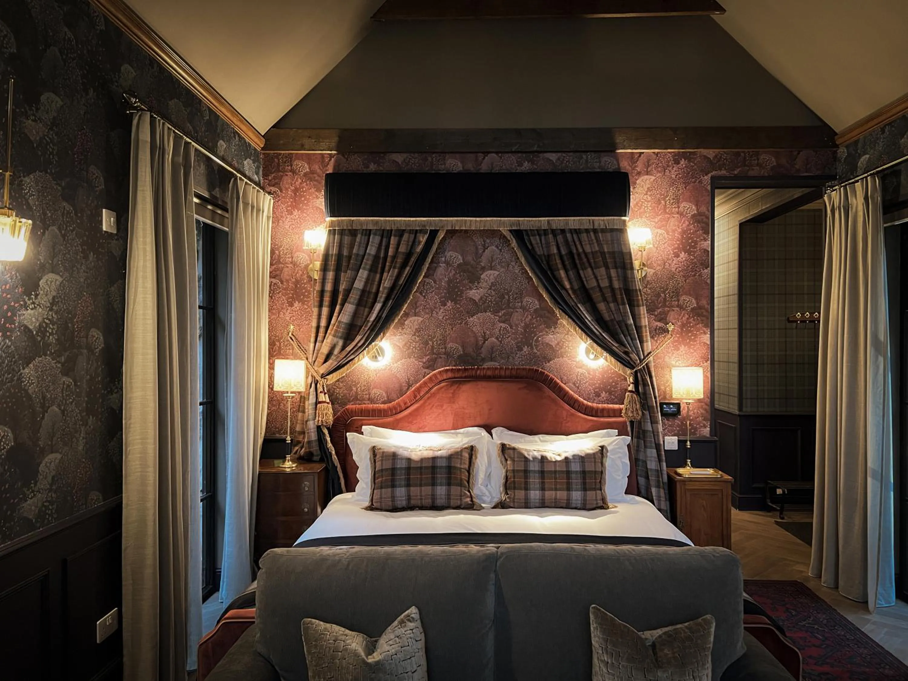 Bed in Glencruitten House