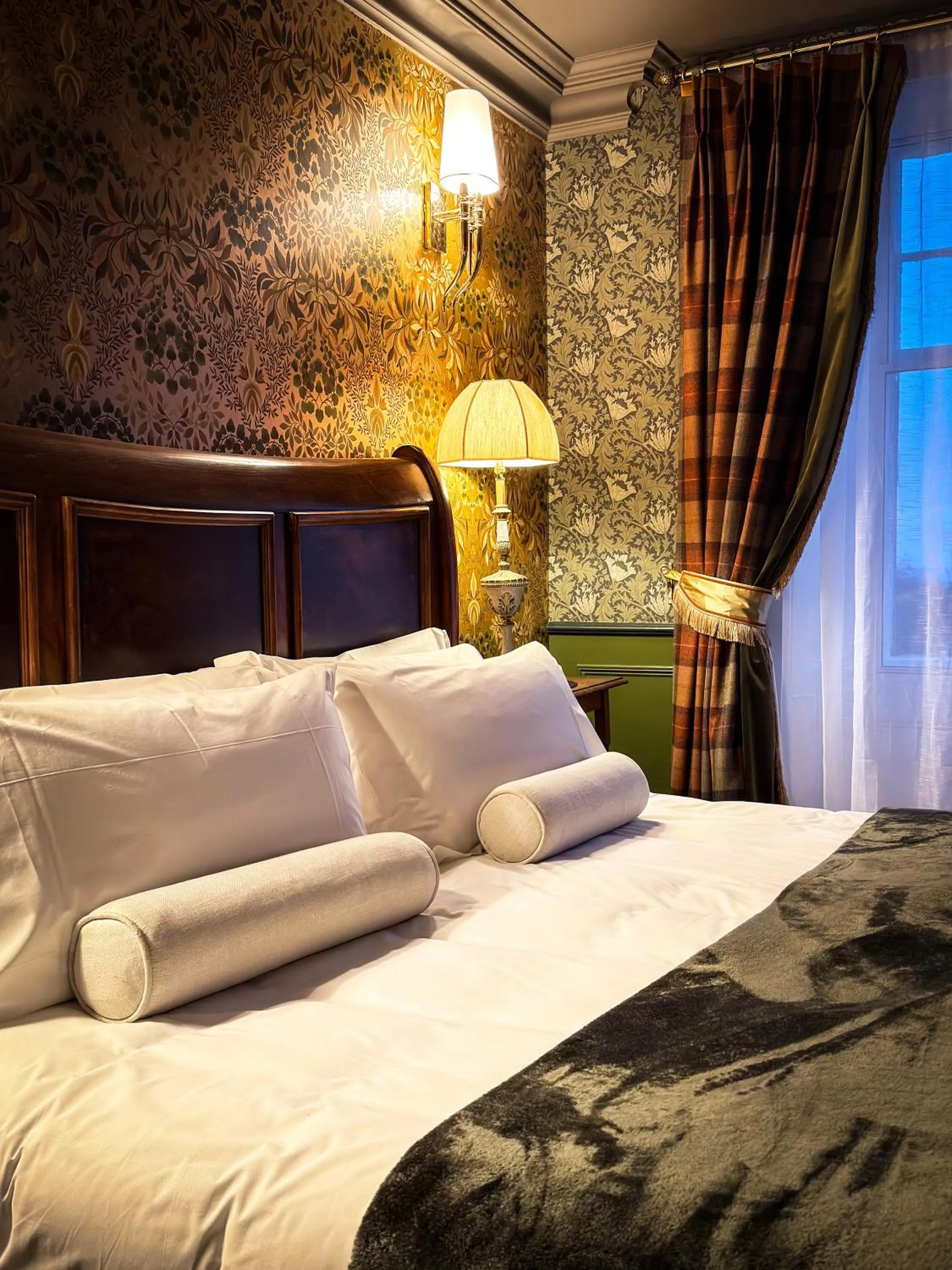 Bed in Glencruitten House