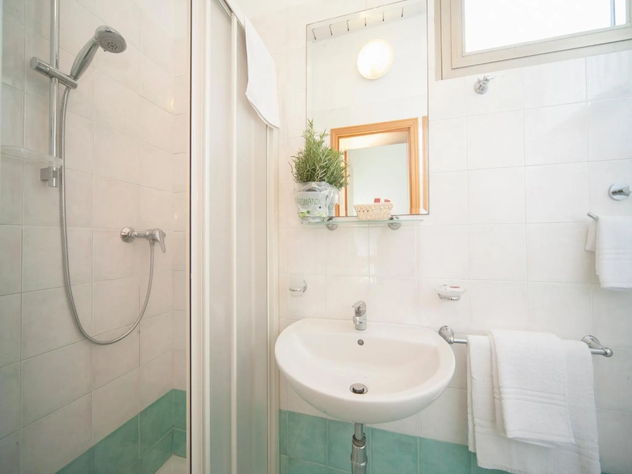 Bathroom in Hotel Manola