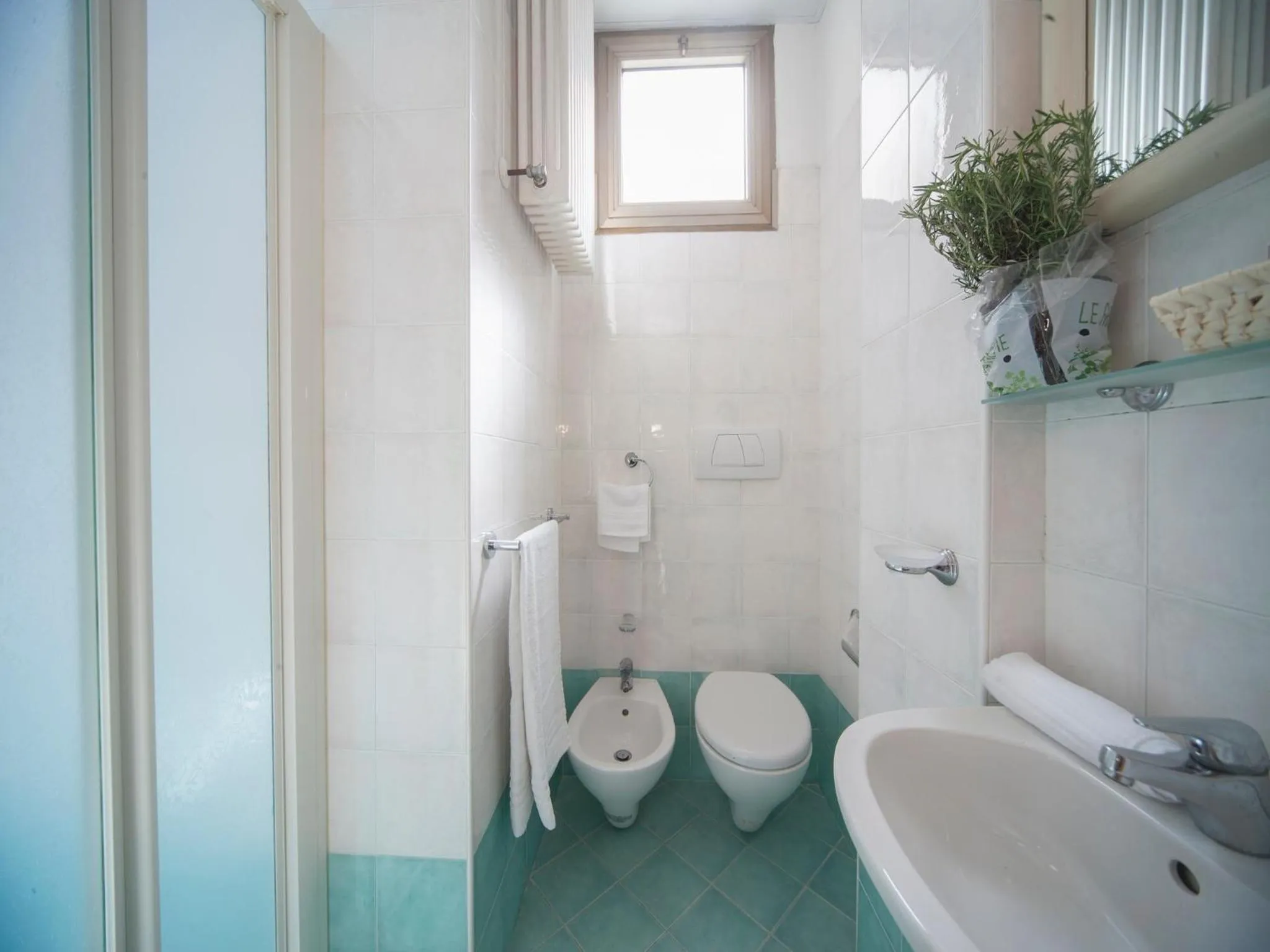 Bathroom in Hotel Manola