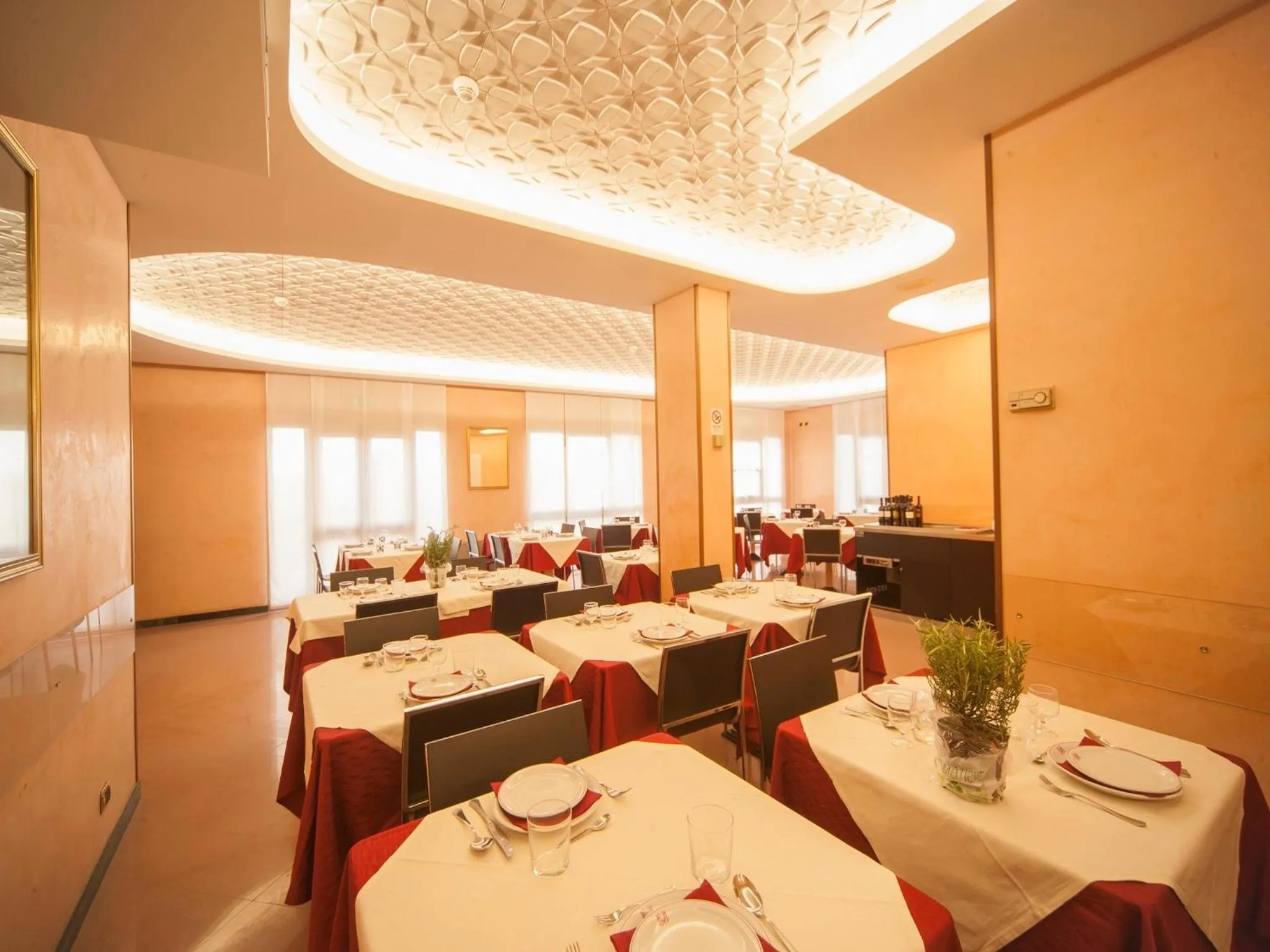 Restaurant/places to eat in Hotel Manola