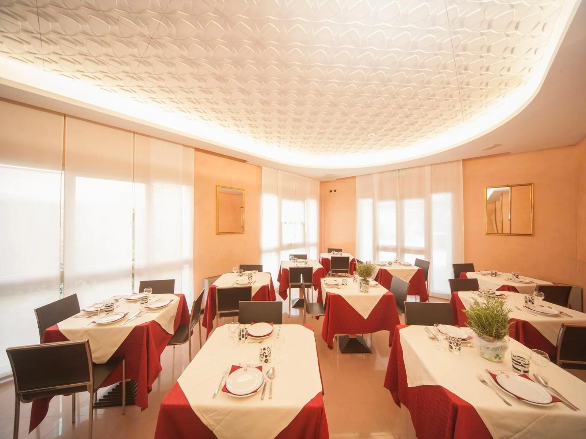 Restaurant/places to eat in Hotel Manola