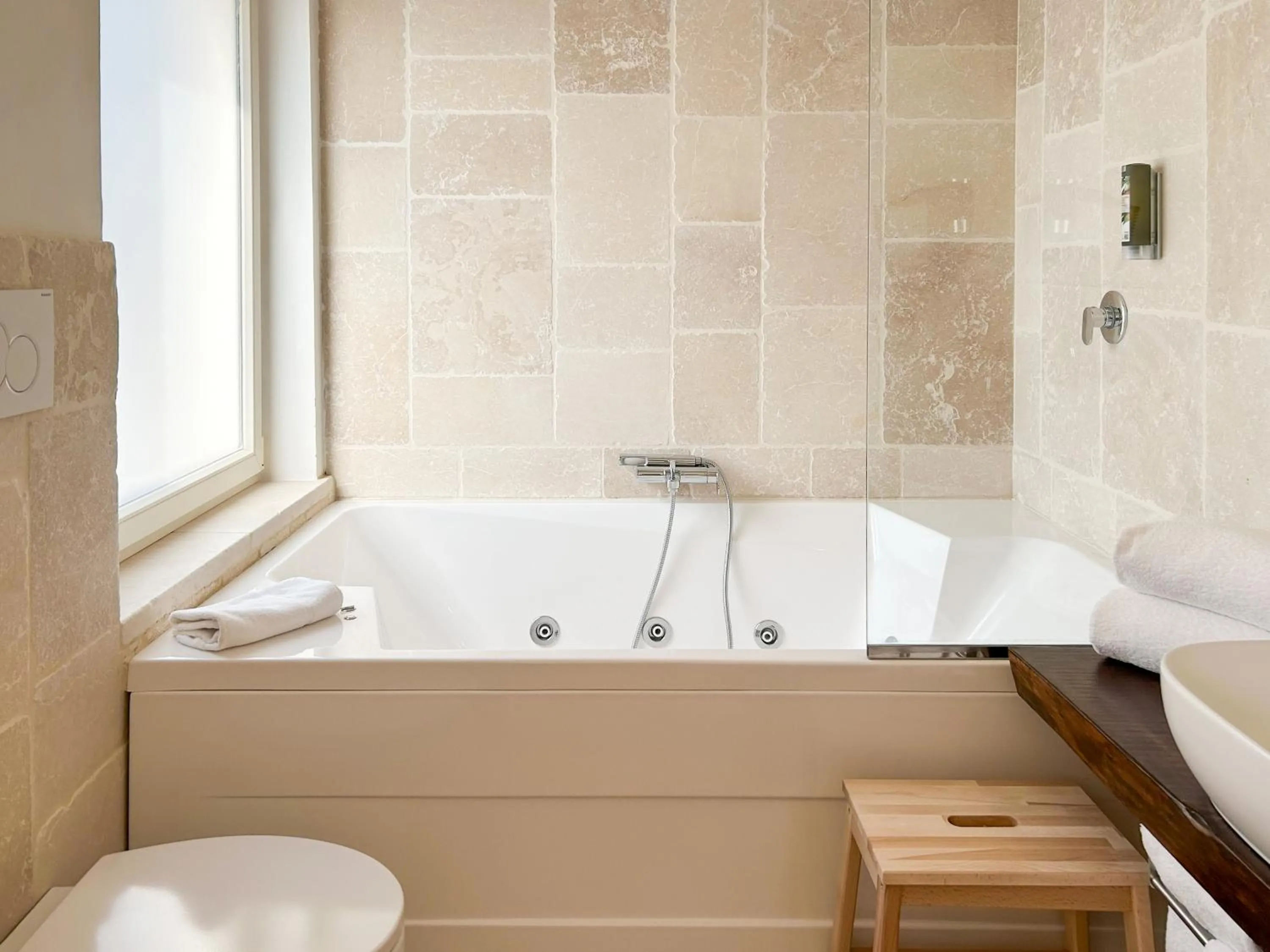 Hot Tub in Masseria Agrituristica Lama San Giorgio