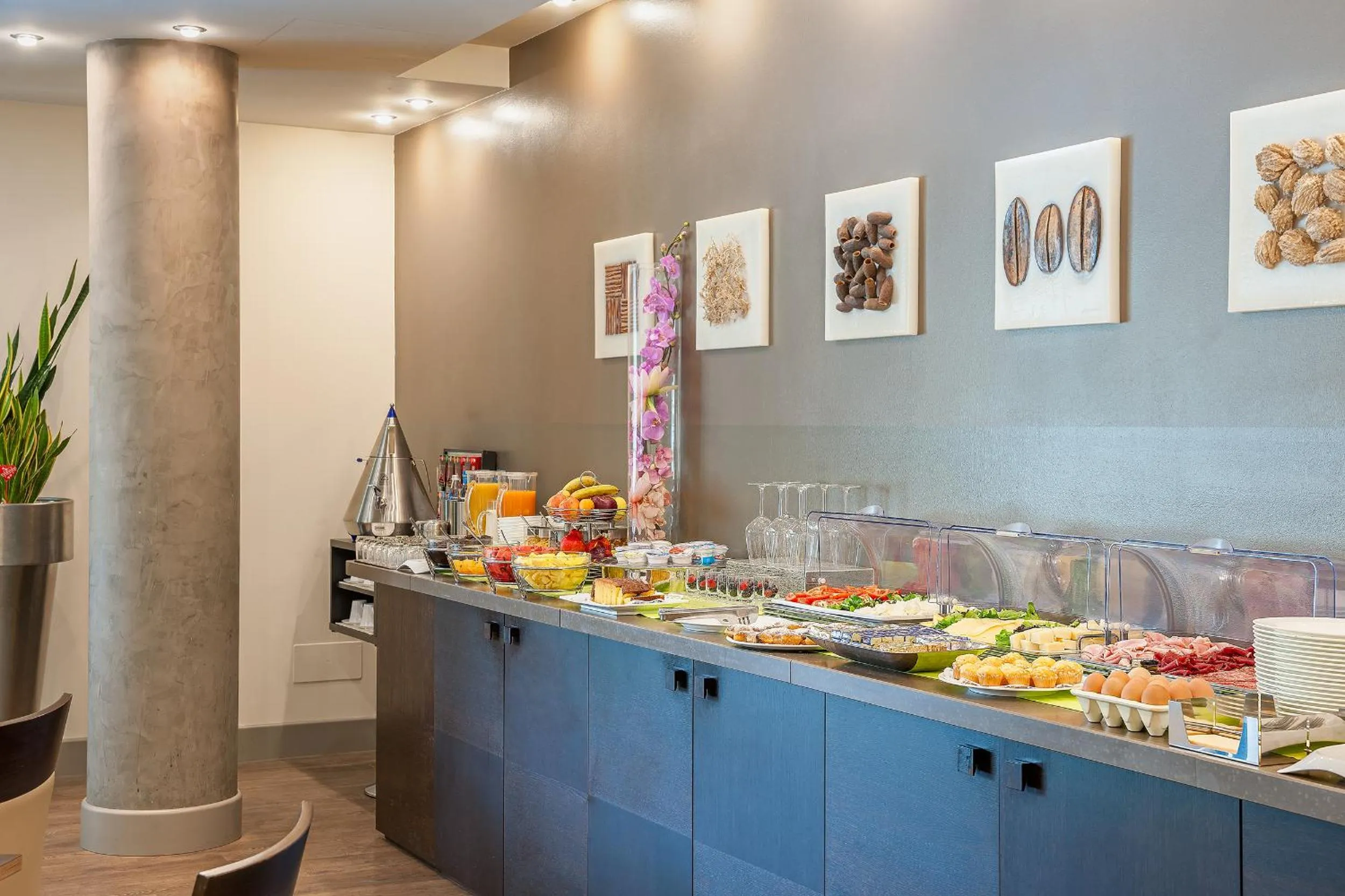 Buffet breakfast in Hotel Nazionale