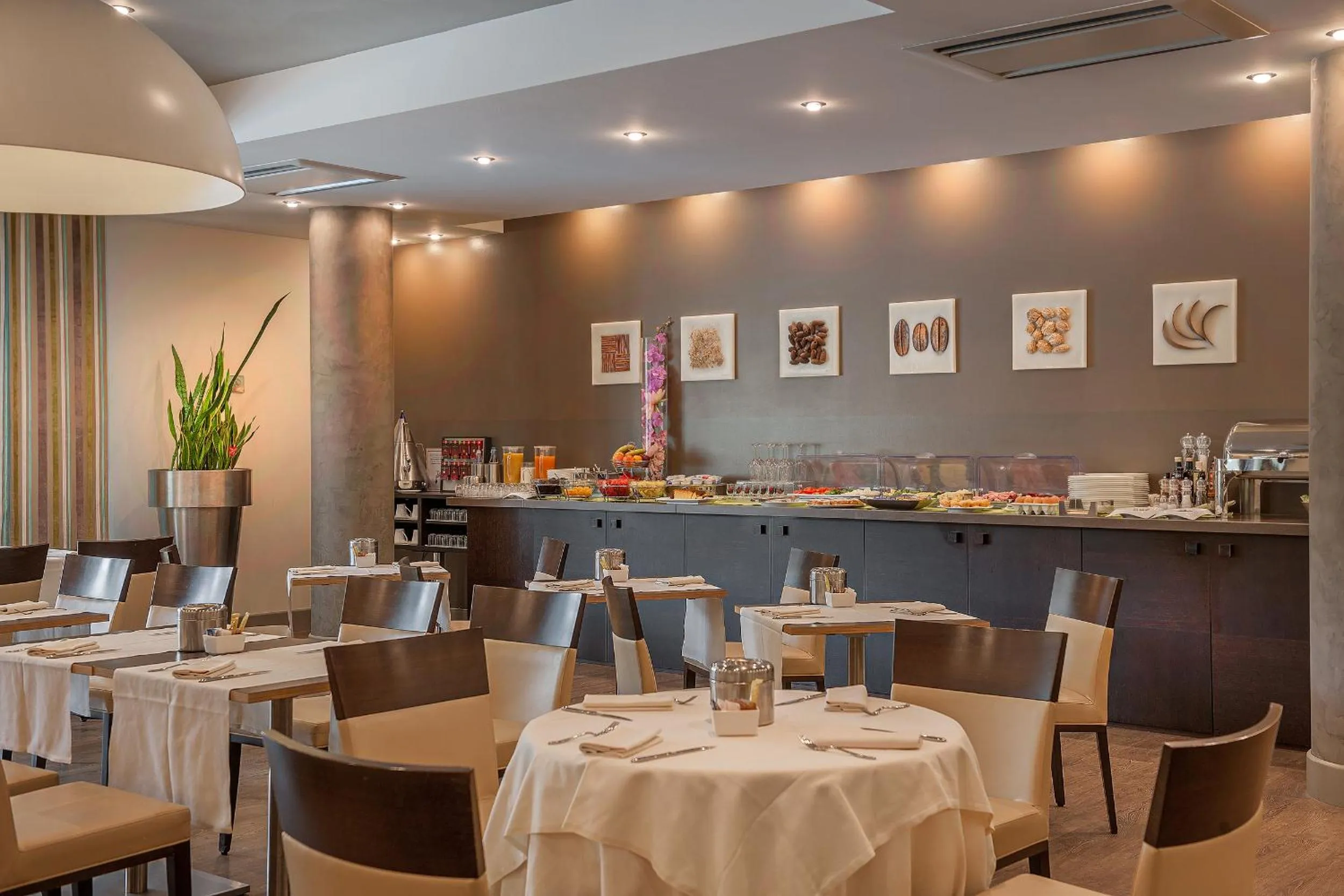 Buffet breakfast in Hotel Nazionale