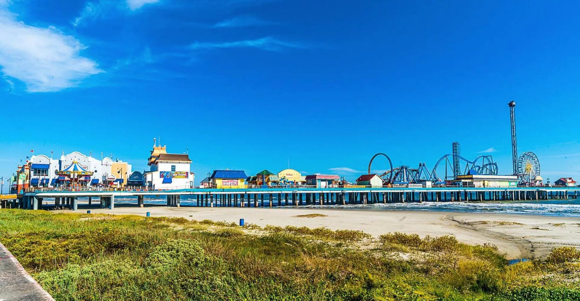 PERFECT location spacious yard coffee bar at this lovely beach home