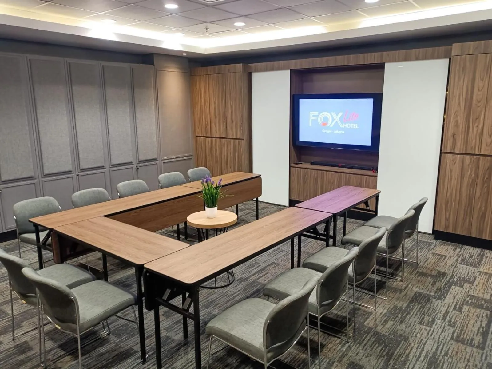 Meeting/conference room in FOX Lite Grogol Jakarta
