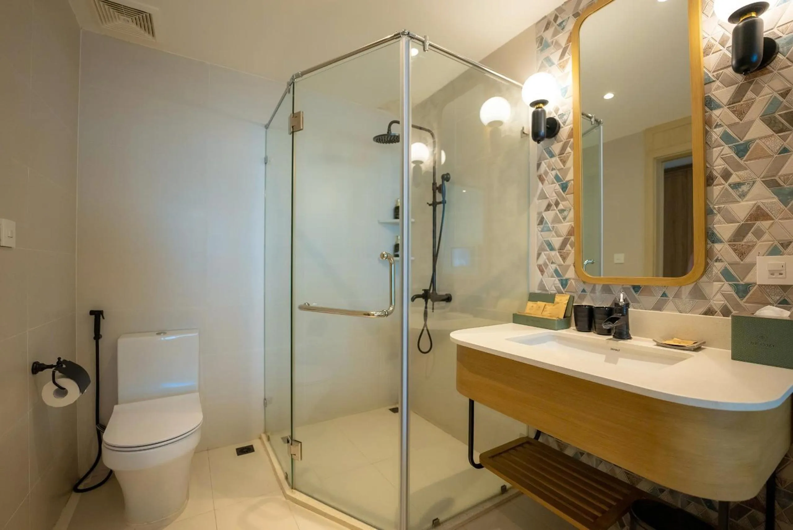 Bath in Cozy Danang Boutique Hotel