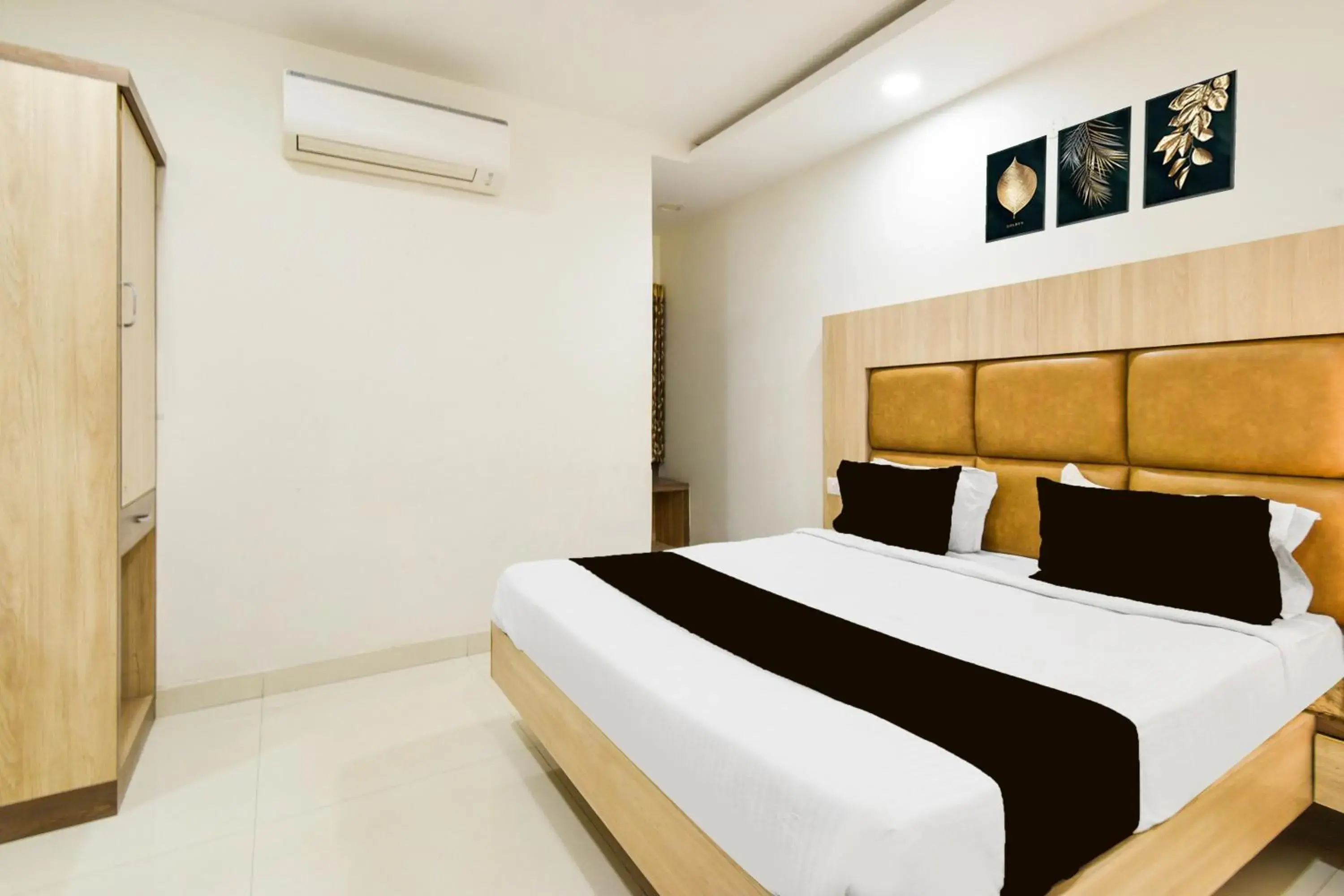 Classic Triple Room - single occupancy in Super Townhouse Raniganj formerly Devi Residency Classic Triple Room - single occupancy in Super Townhouse Raniganj formerly Devi Residency