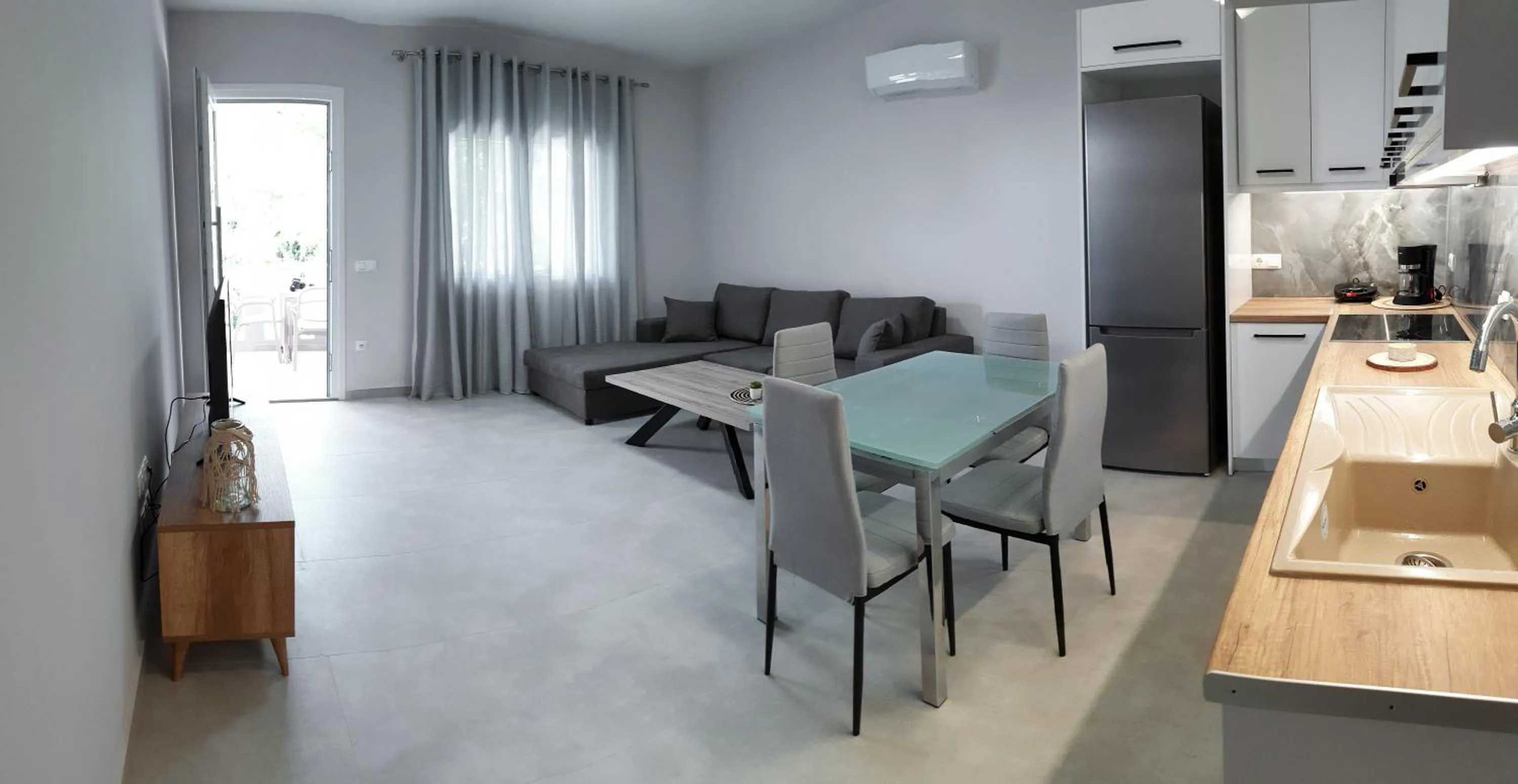 Dining area in Almeta Suites