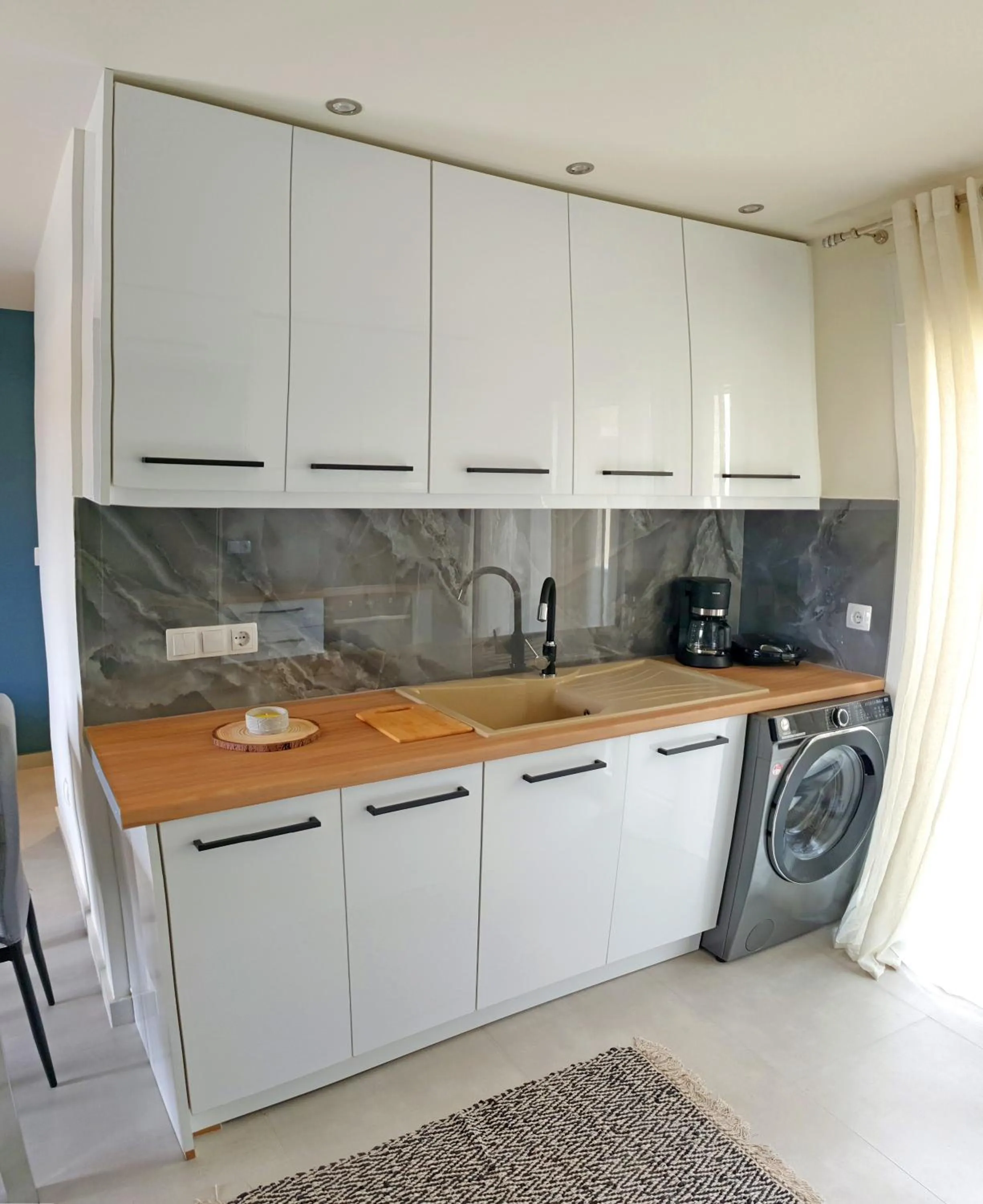 Kitchen or kitchenette in Almeta Suites