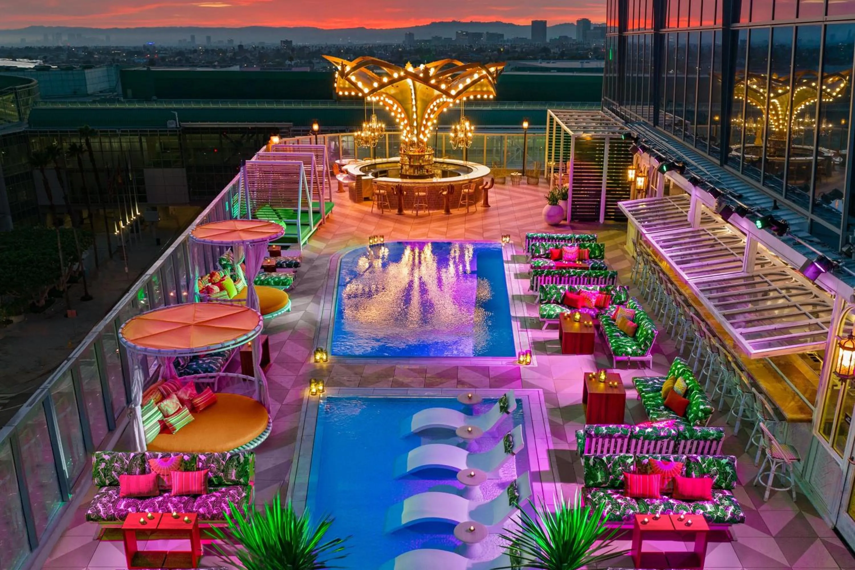 Swimming pool in Moxy Downtown Los Angeles