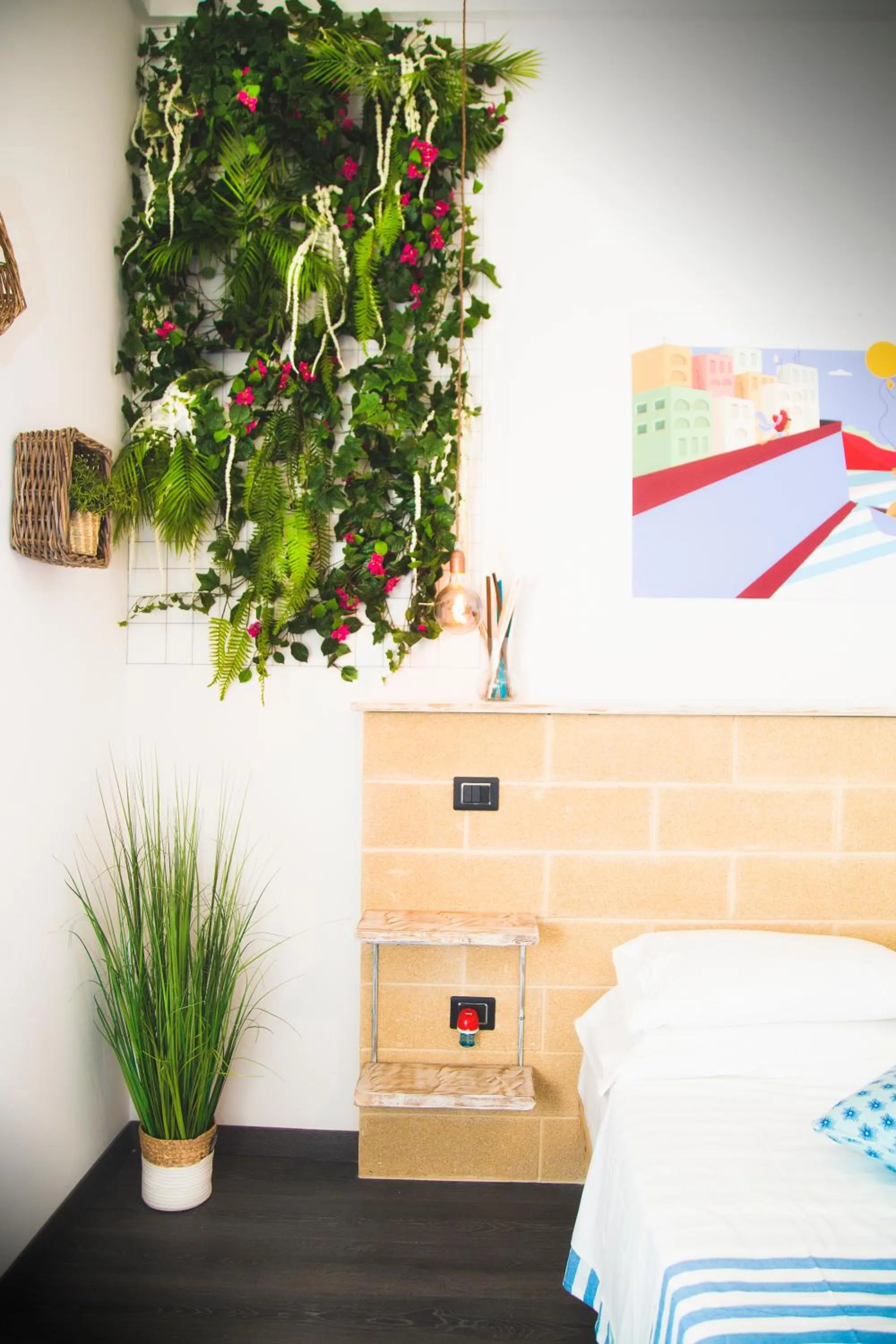 Decorative detail, Bed in Homiday - Bel Salento Specchia Guest house