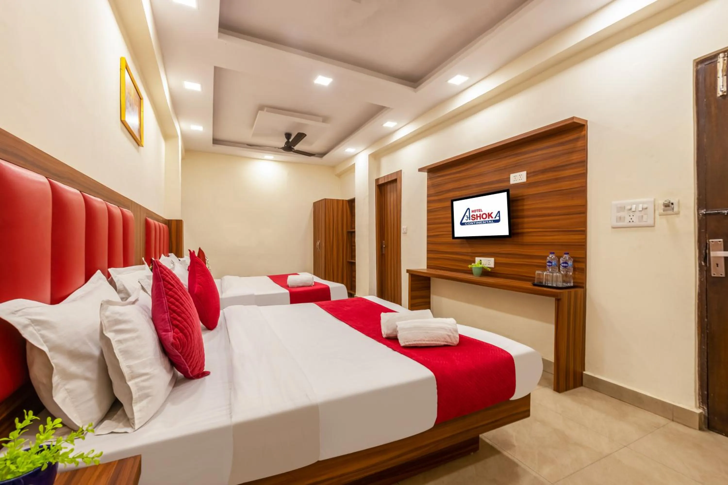 Photo of the whole room, Bed in Hotel Ashoka Continental Near New Delhi Railway station