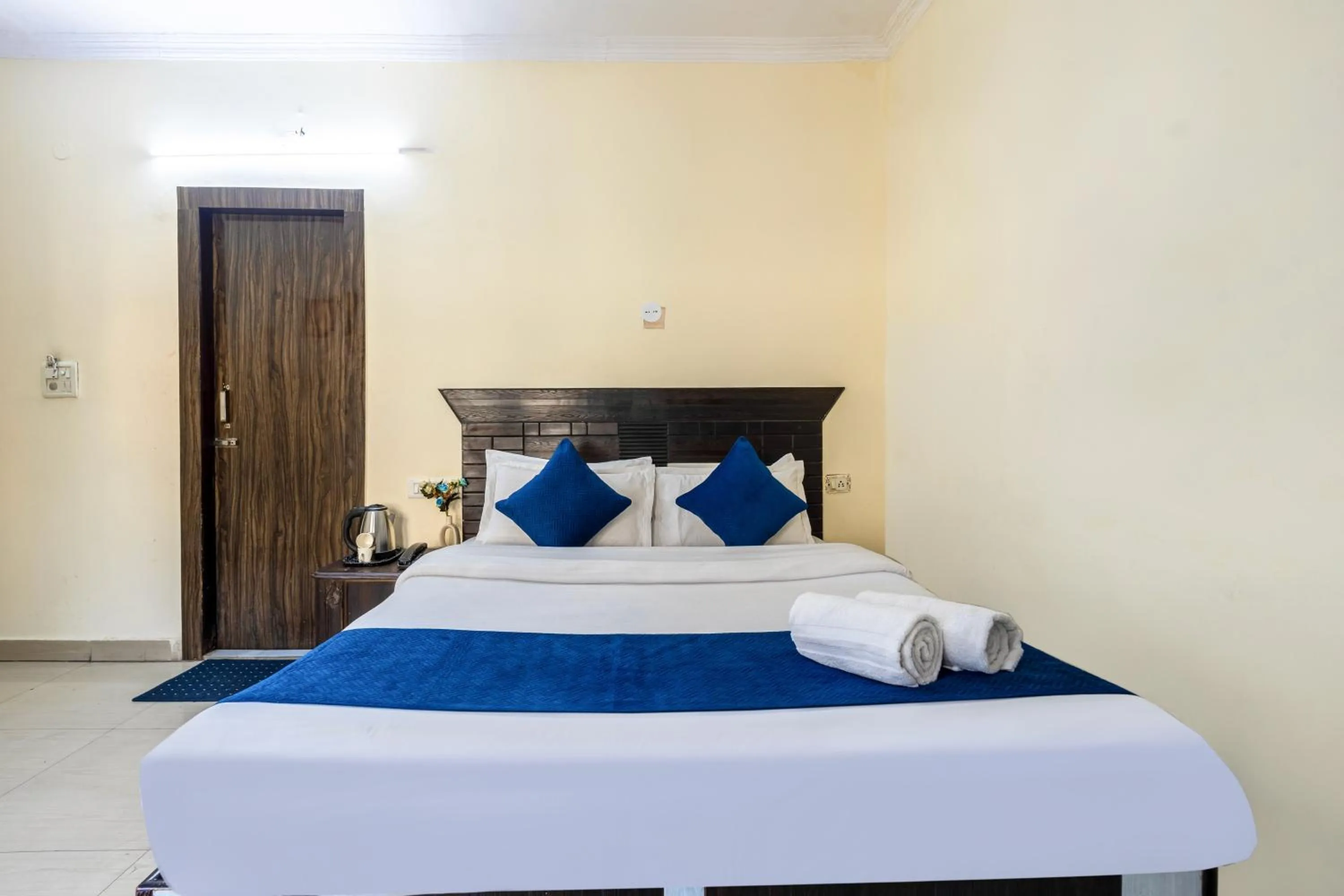 Bed in Hotel Ashoka Continental Near New Delhi Railway station