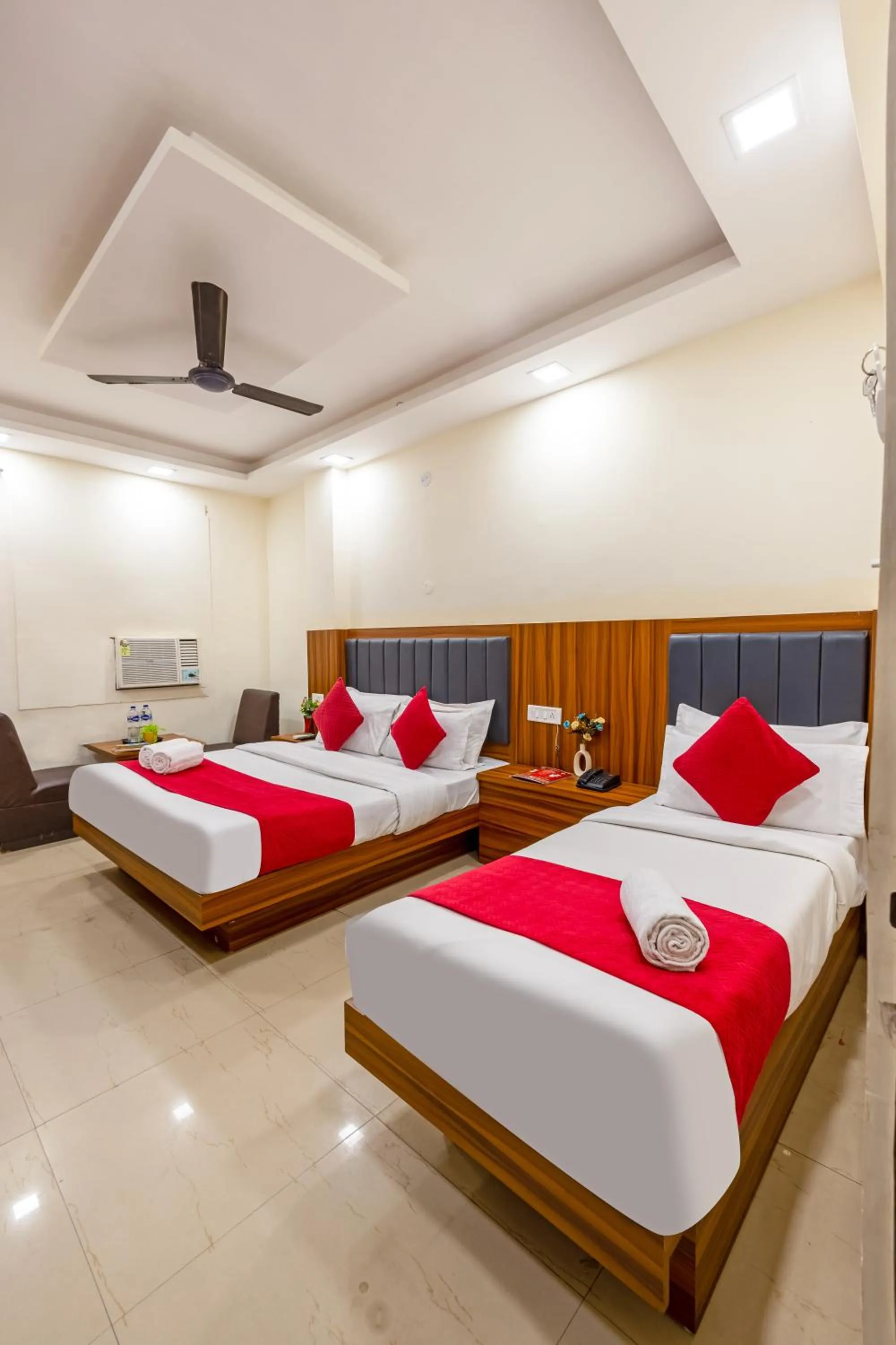 Bedroom, Bed in Hotel Ashoka Continental Near New Delhi Railway station