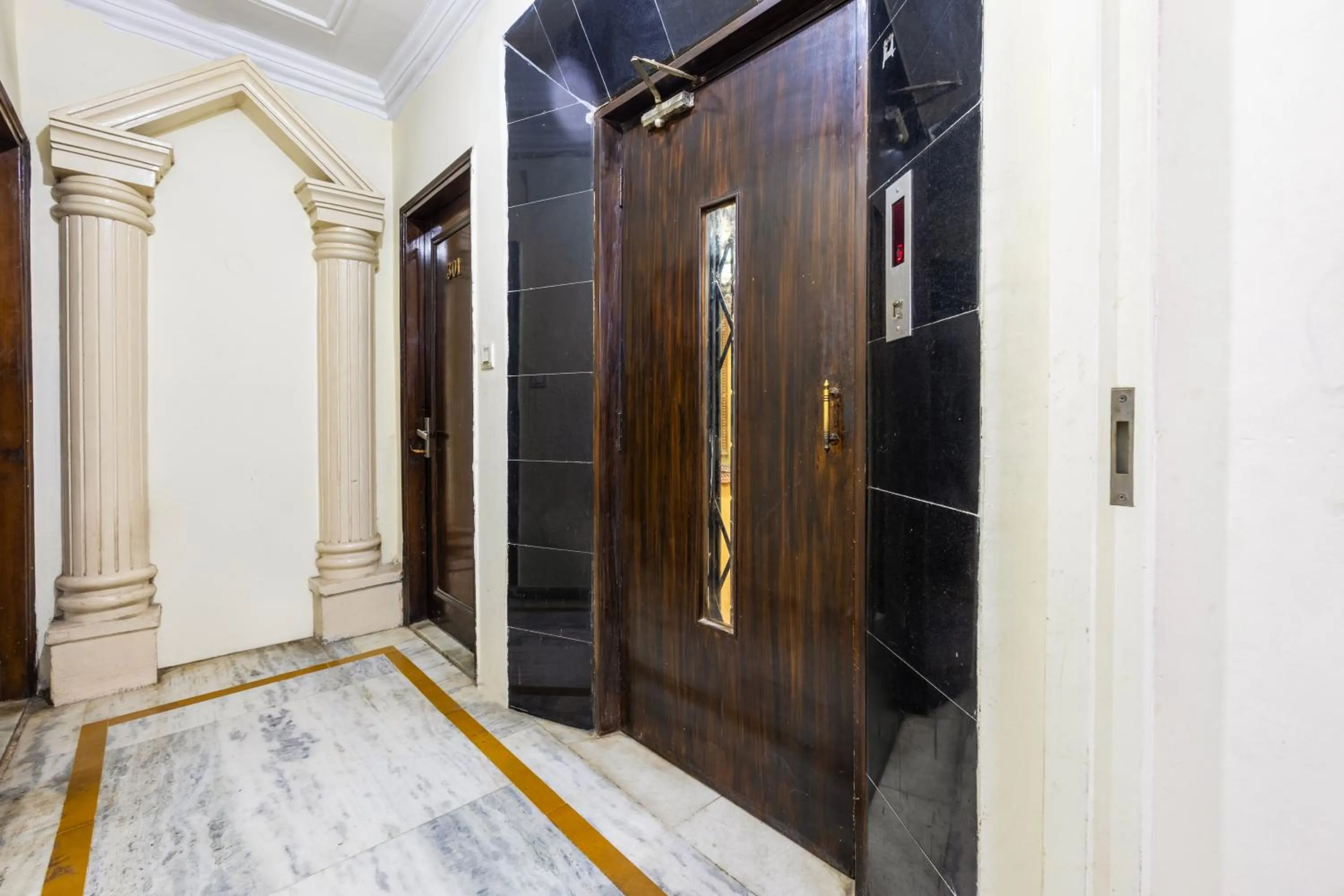 elevator in Hotel Ashoka Continental Near New Delhi Railway station