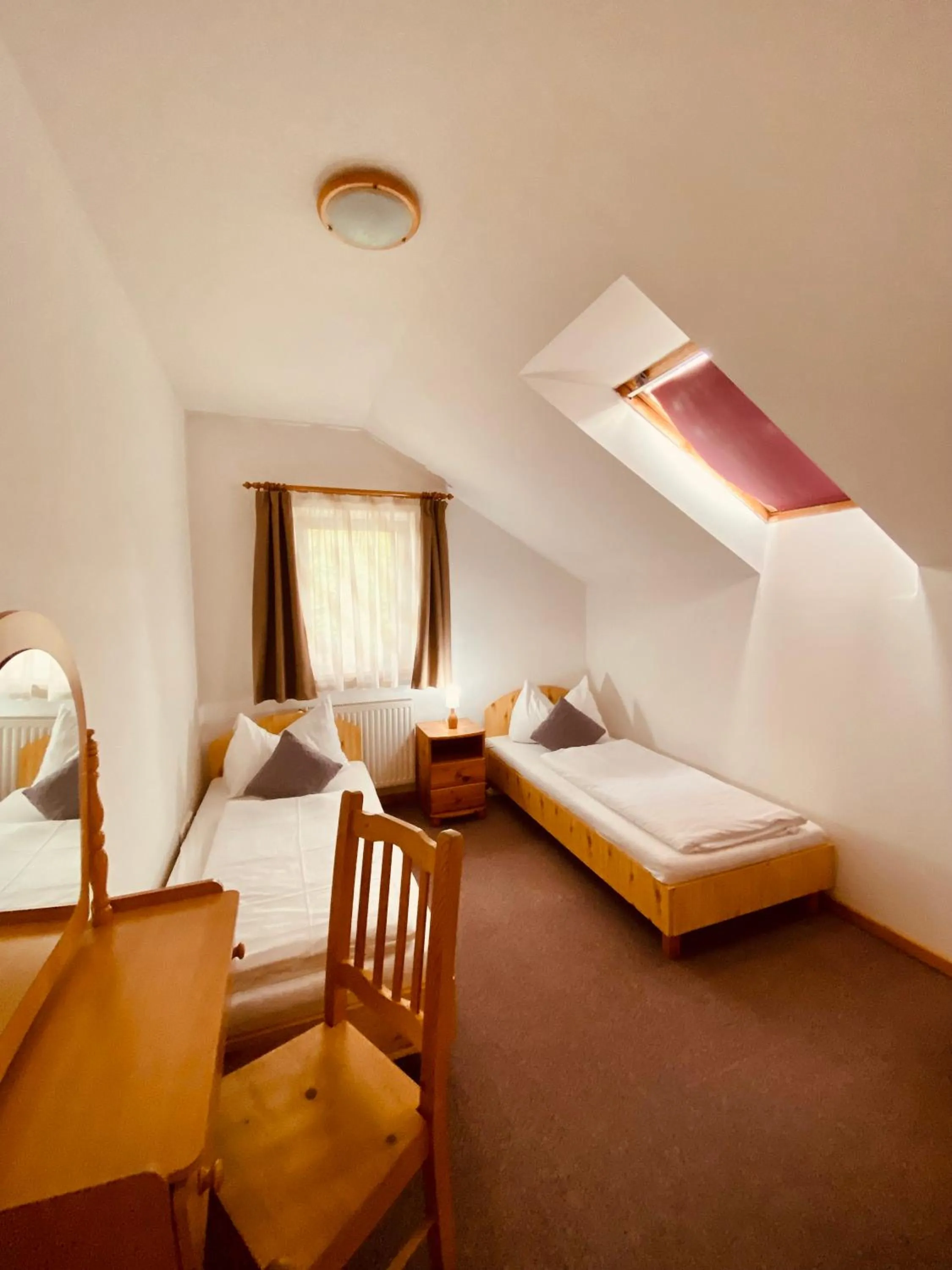 Photo of the whole room, Bed in Sommer Panzió