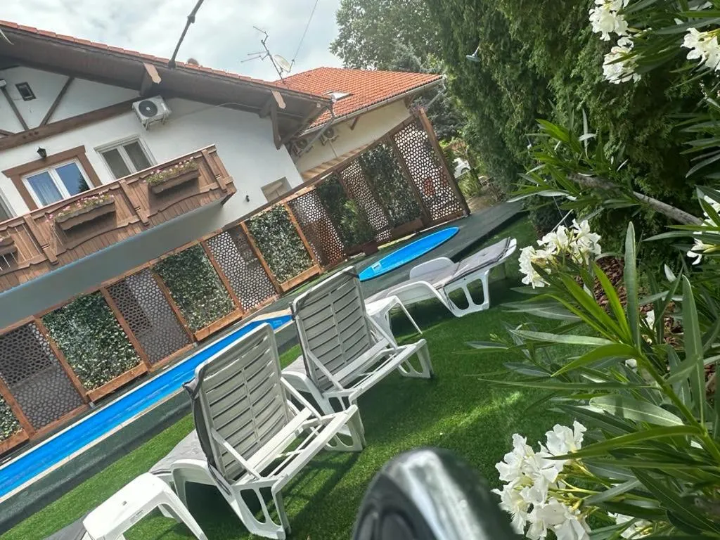 Swimming pool in Sommer Panzió