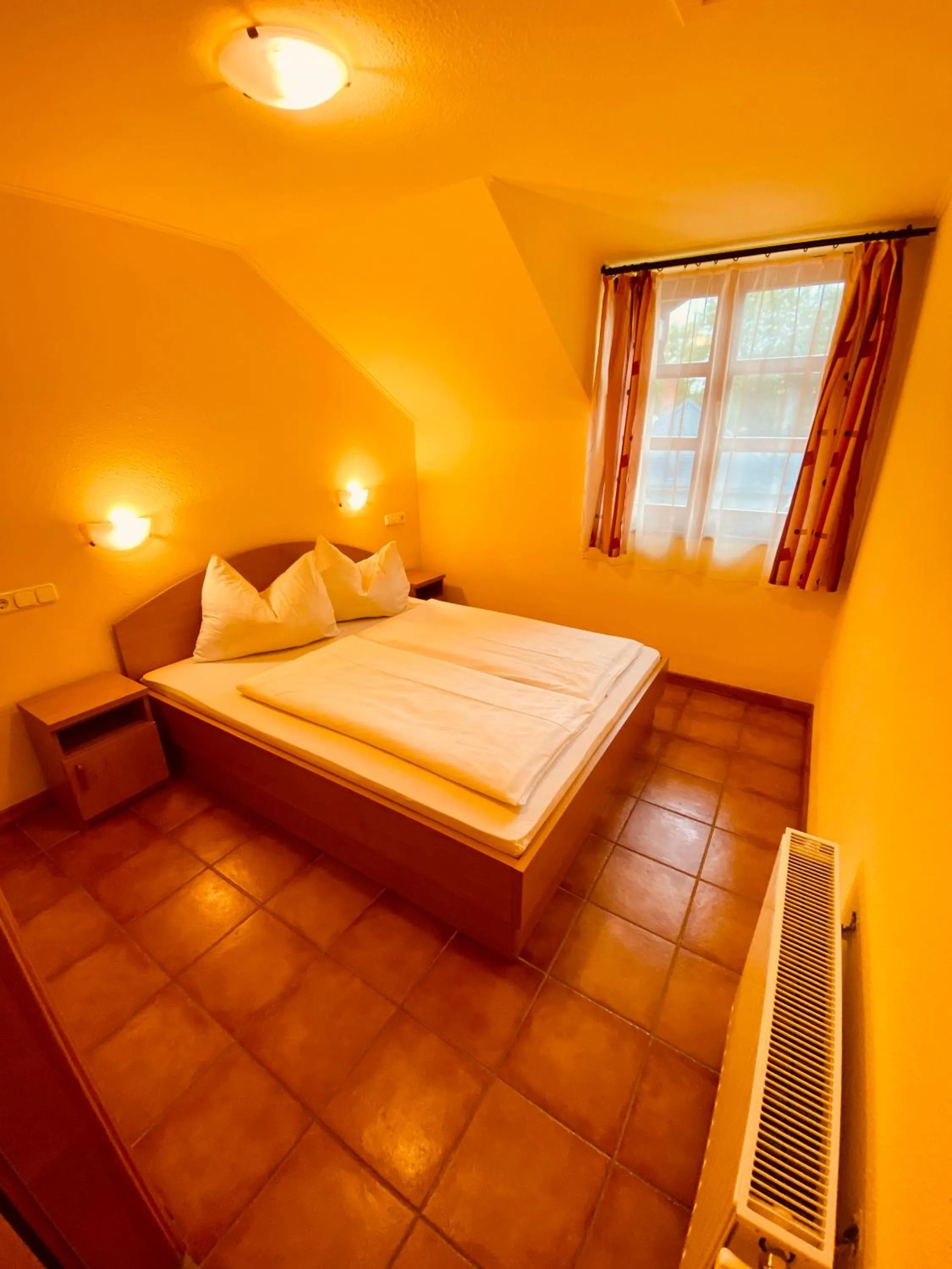 Bedroom, Bed in Sommer Panzió