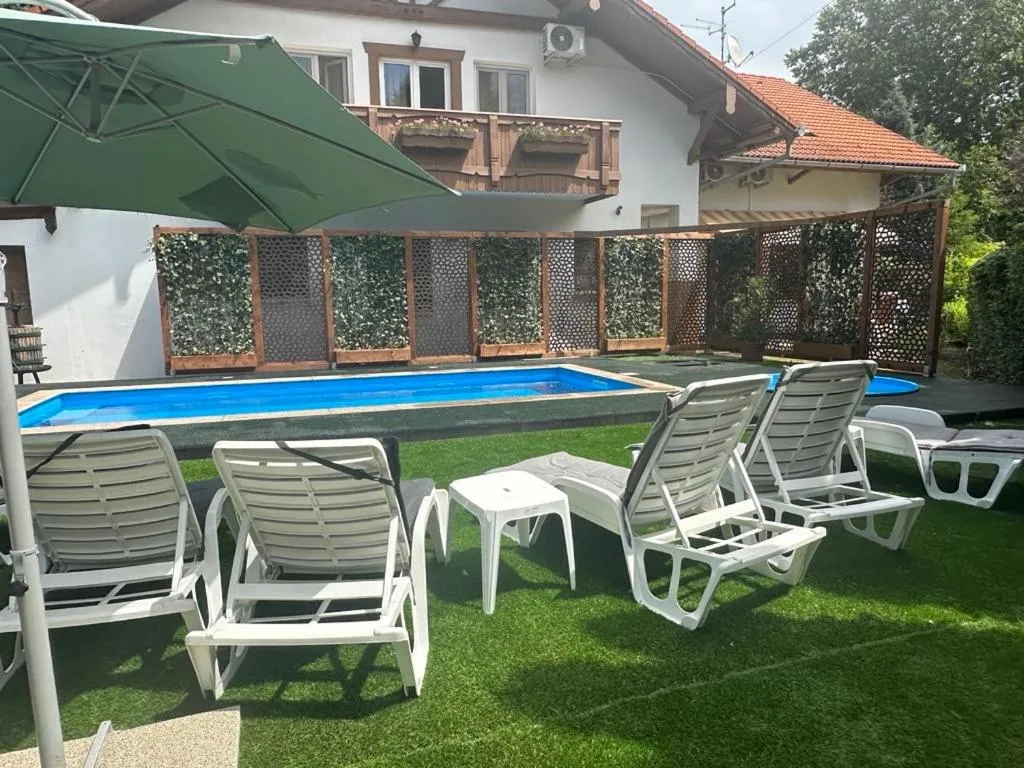 Swimming pool in Sommer Panzió