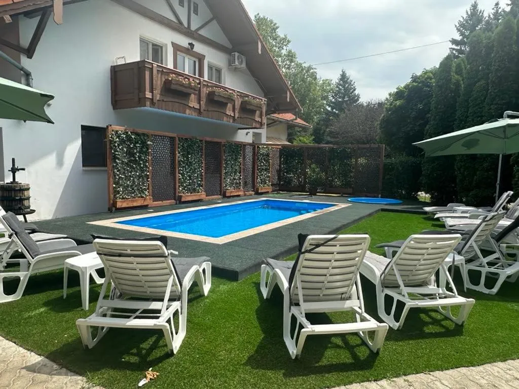Swimming pool in Sommer Panzió