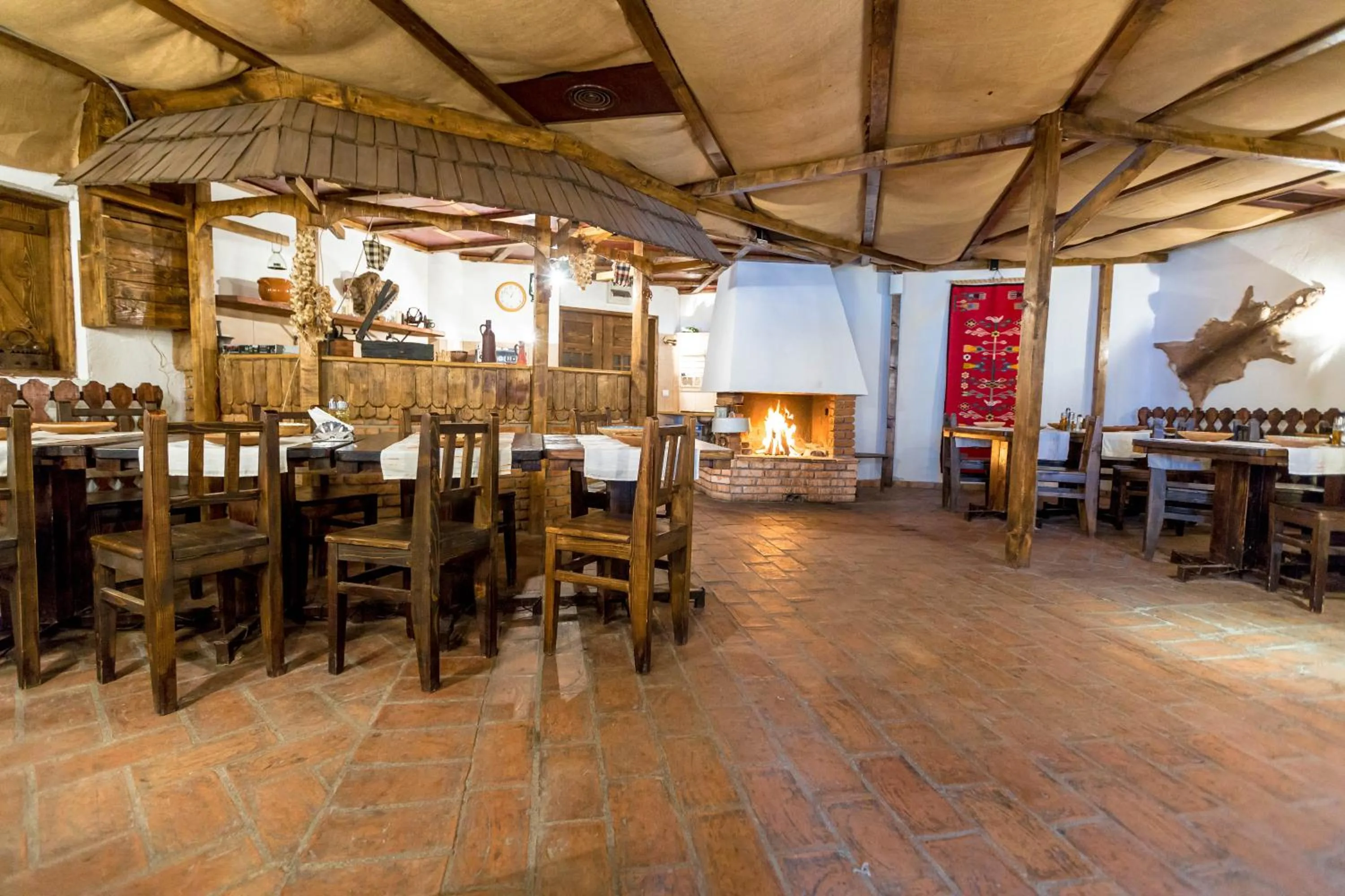 Restaurant/places to eat in Hotel Onix