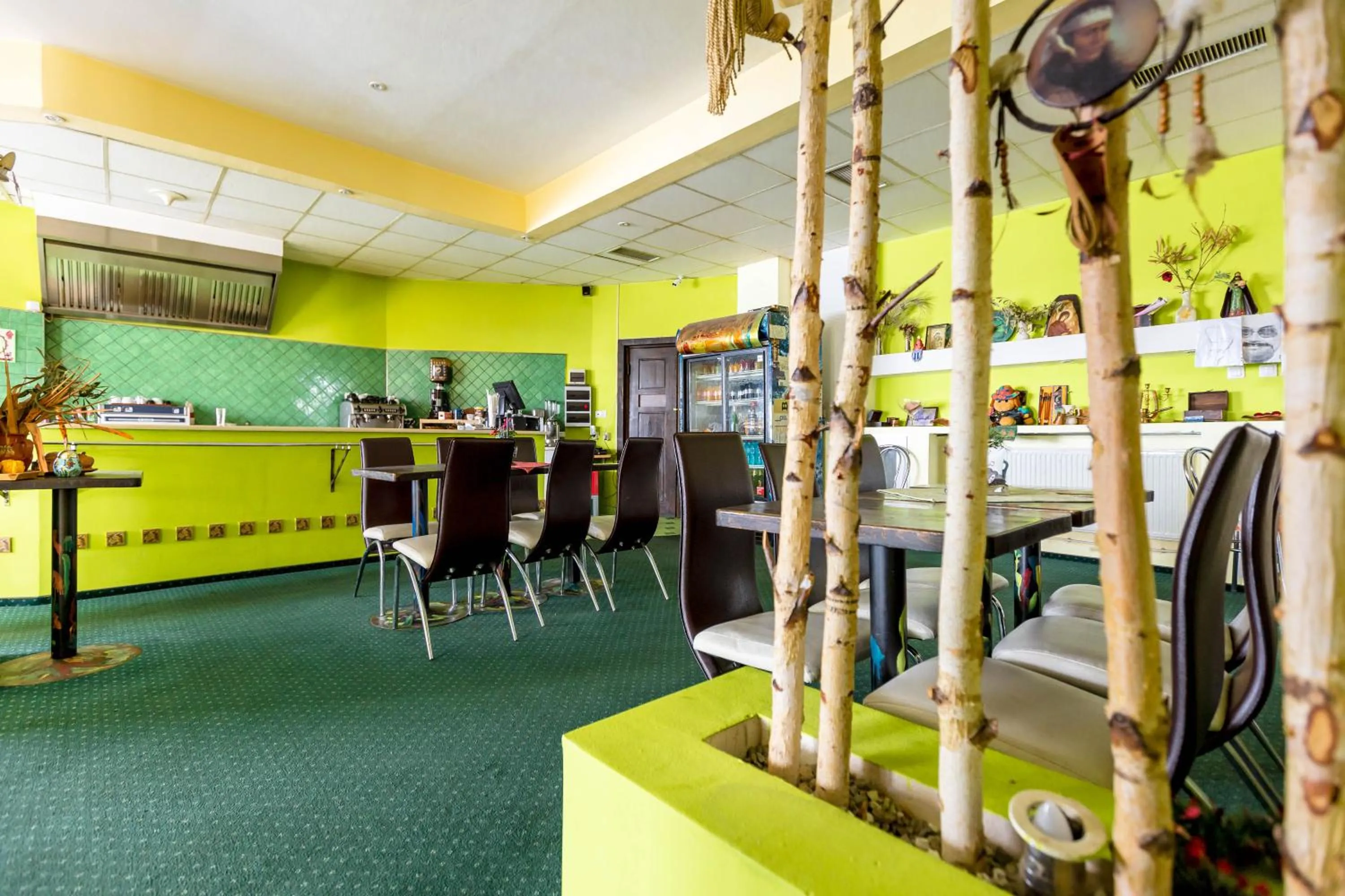 Restaurant/places to eat in Hotel Onix