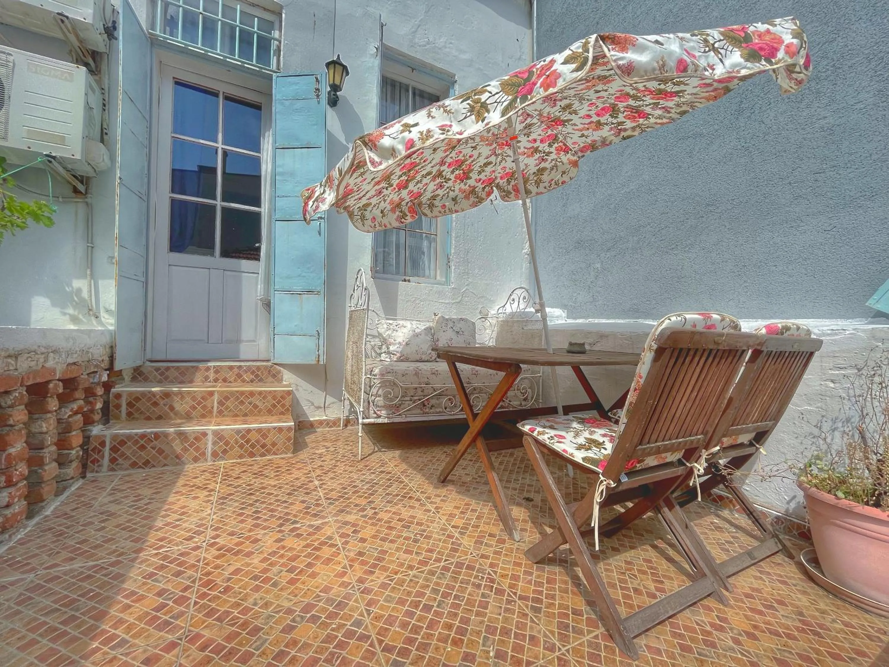 Patio in Eolya Konuk Evi