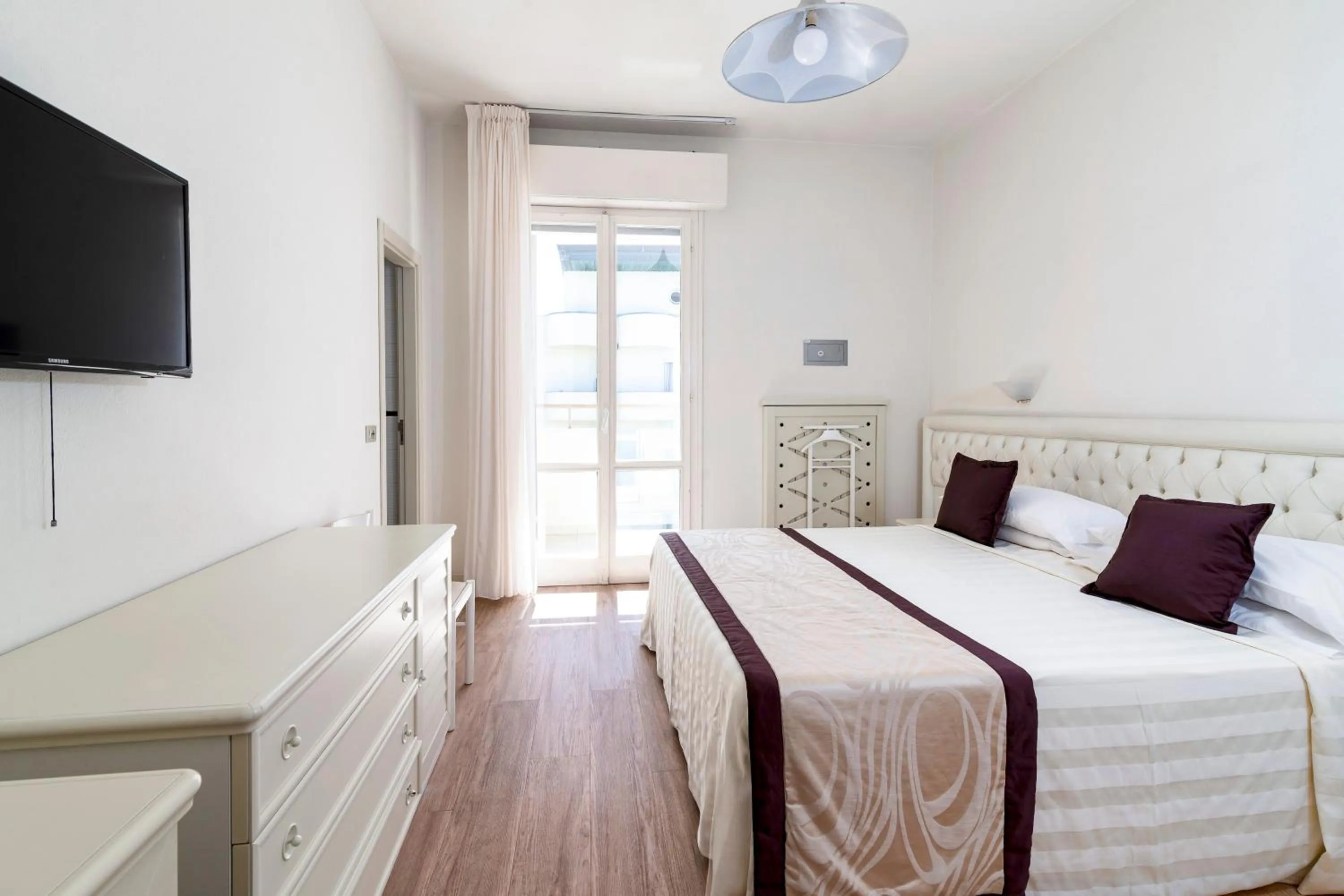 Bedroom, Bed in Diplomatic