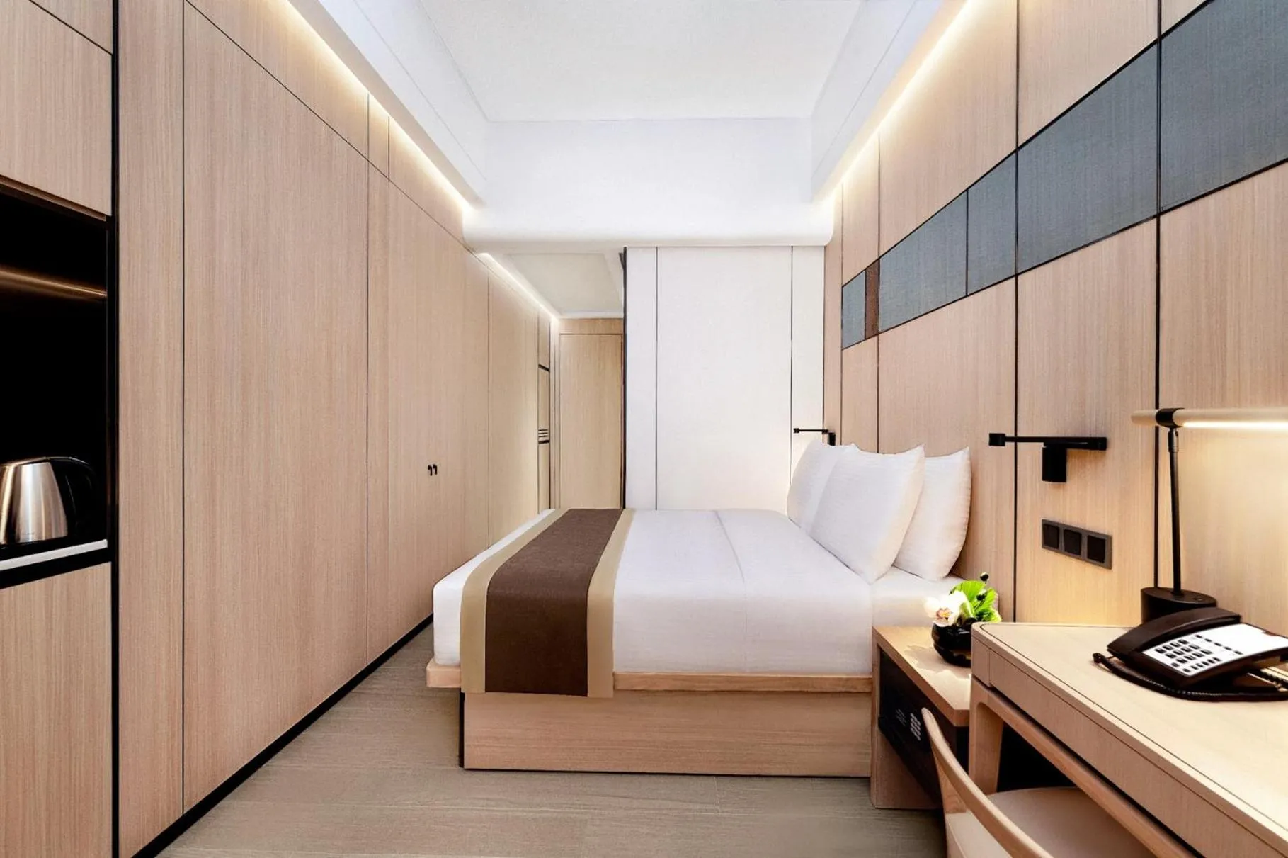 View (from property/room), Bed in Harbour Plaza Metropolitan Shanghai