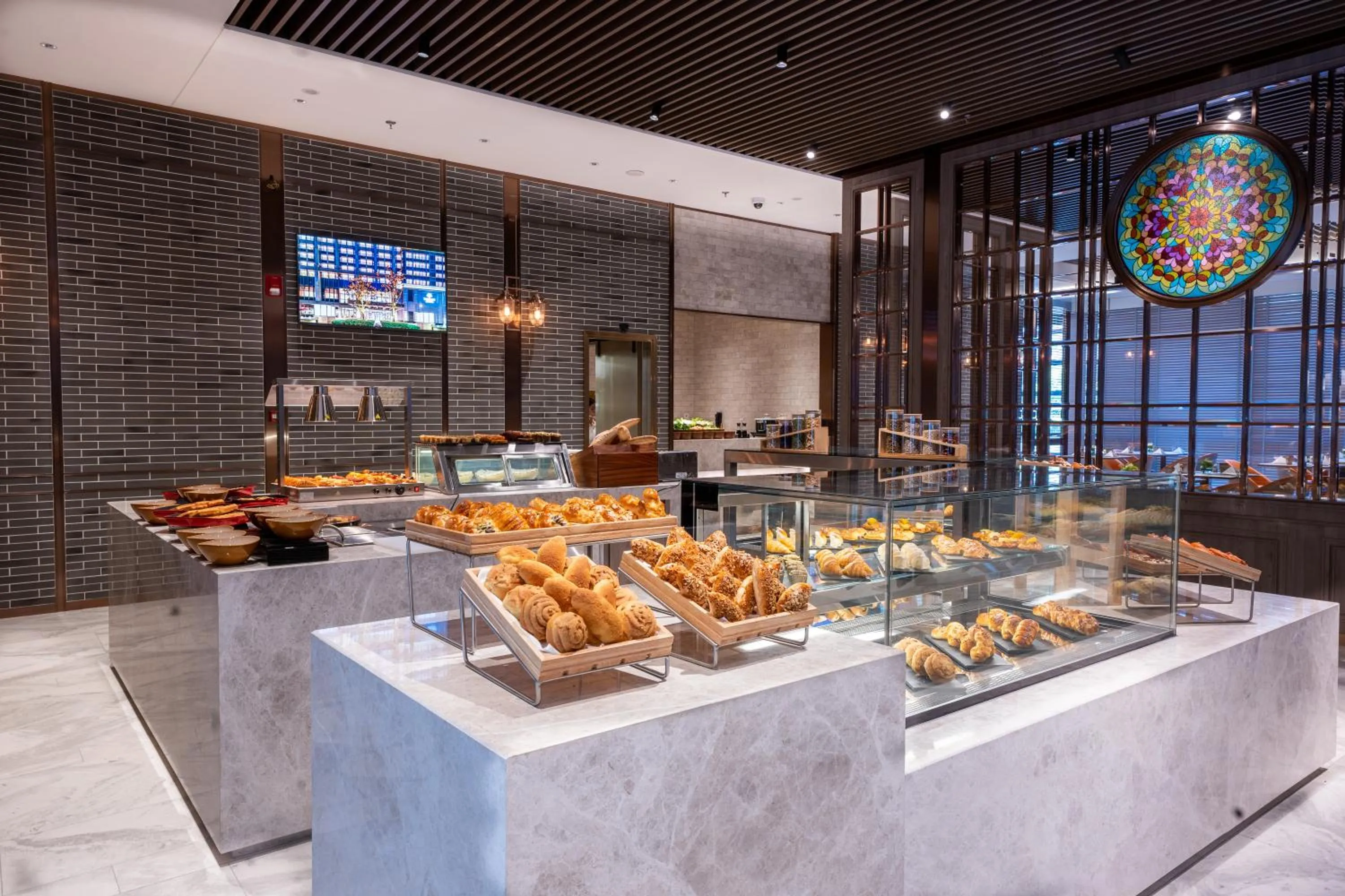 Restaurant/places to eat in Harbour Plaza Metropolitan Shanghai