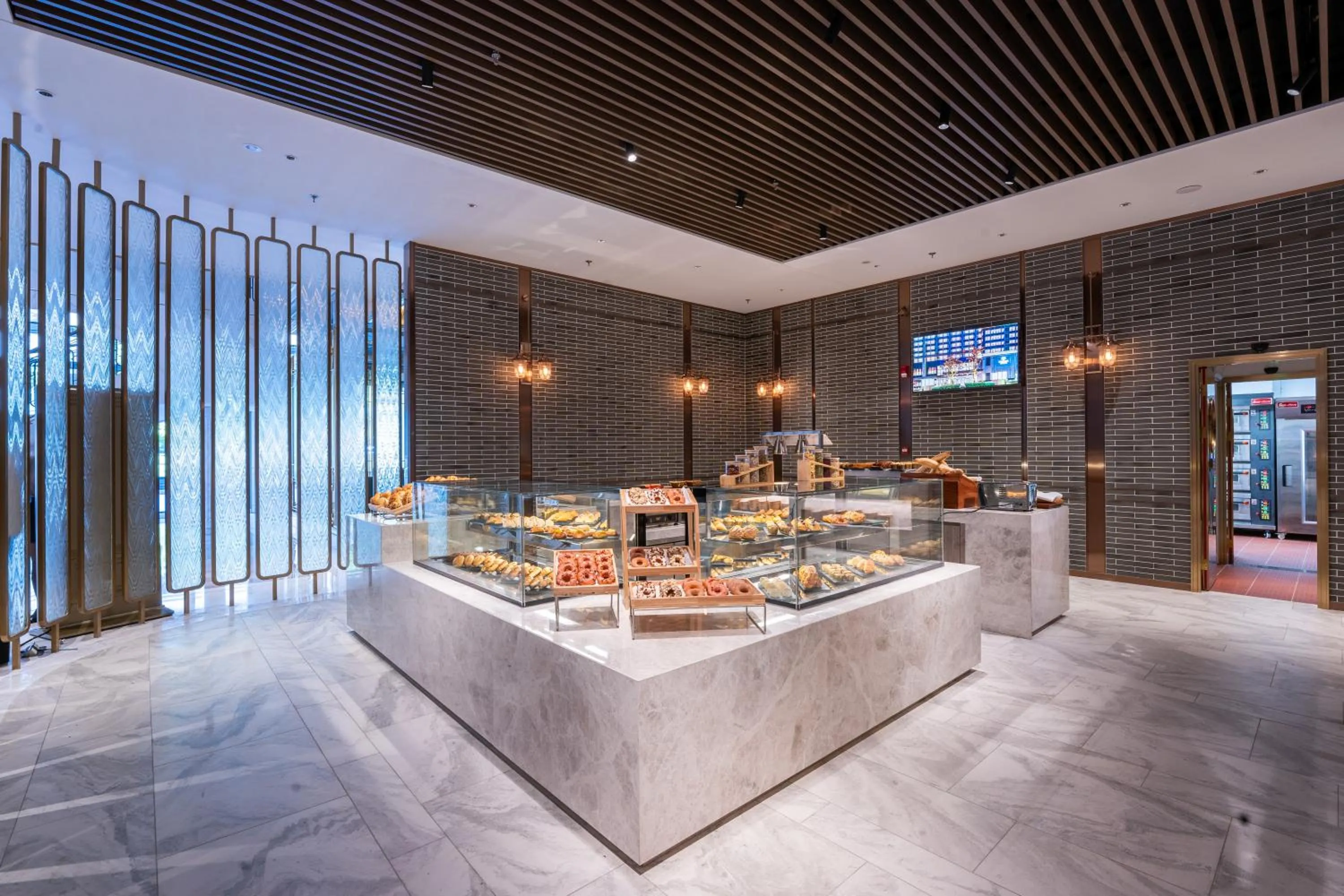 Restaurant/places to eat in Harbour Plaza Metropolitan Shanghai