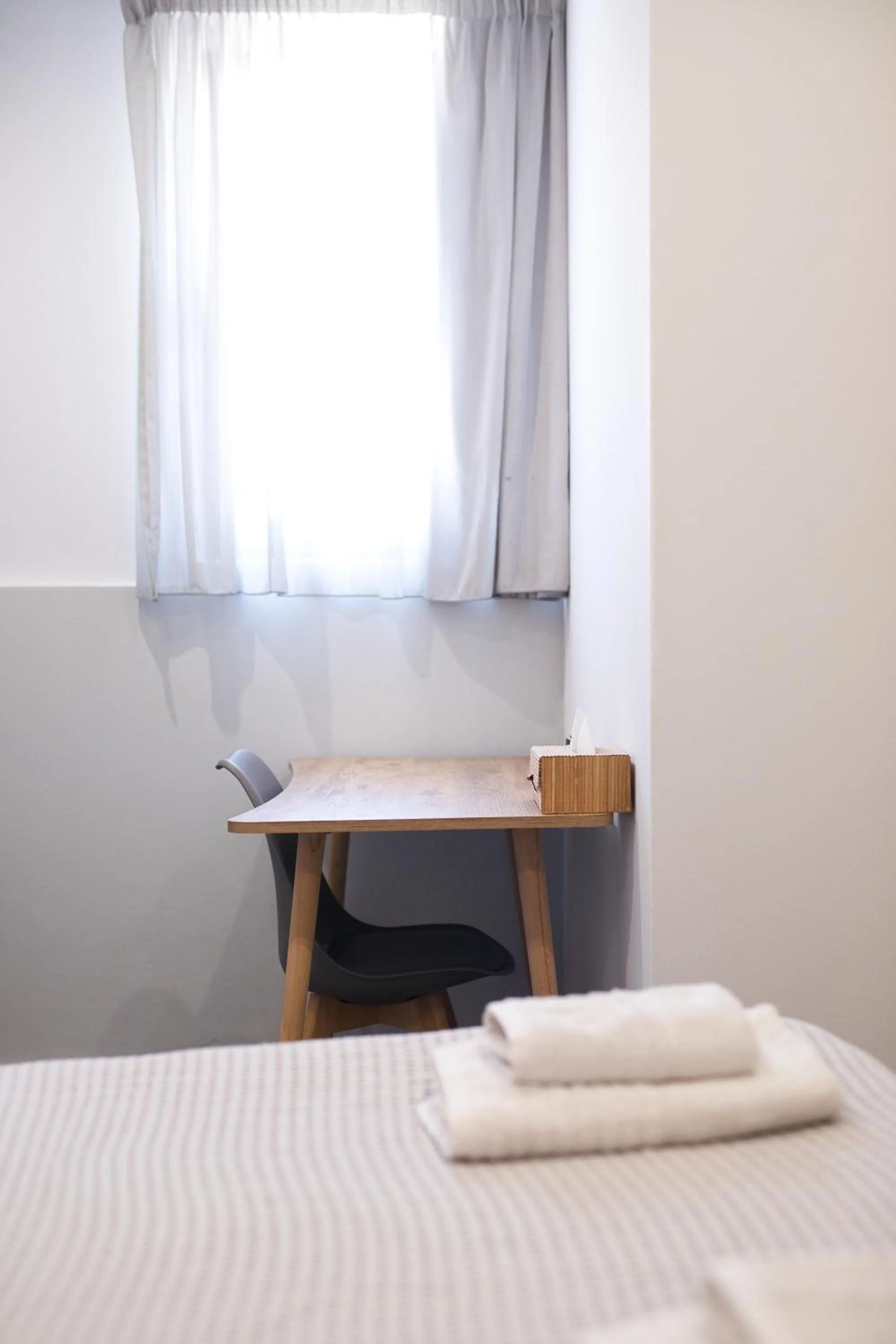 Seating area, Bed in Navitas House