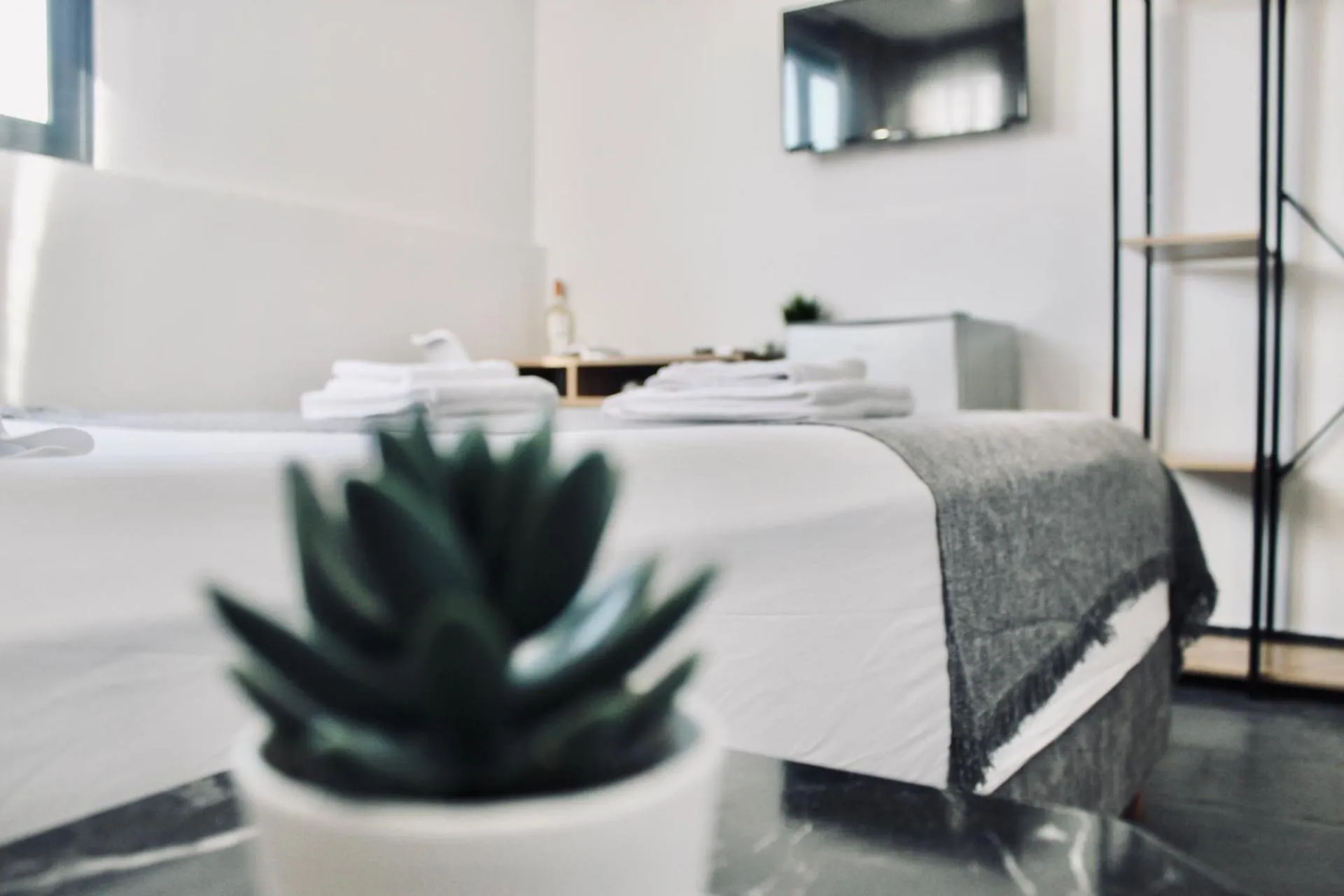 Photo of the whole room, Bed in Navitas House