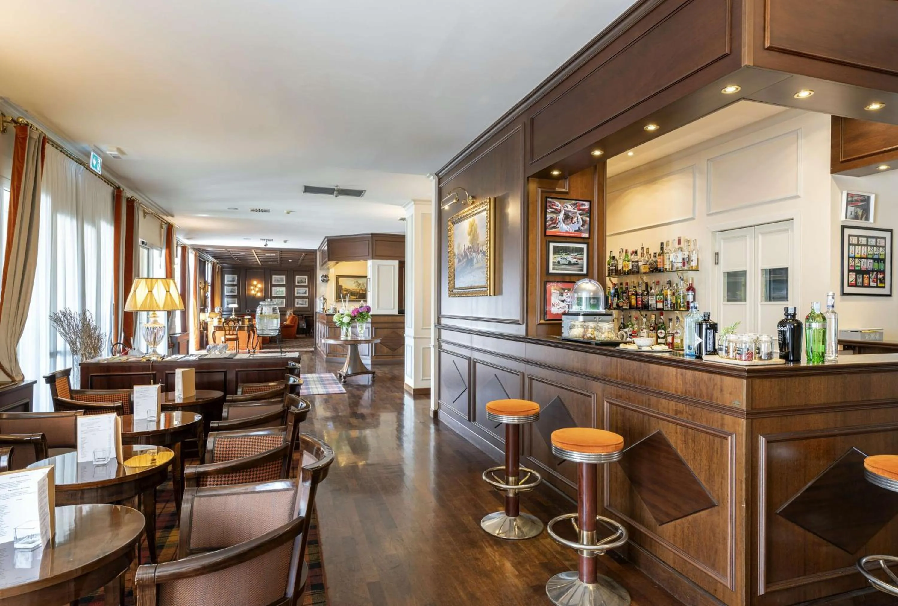 Lounge or bar in The Regency Sure Hotel Collection by Best Western