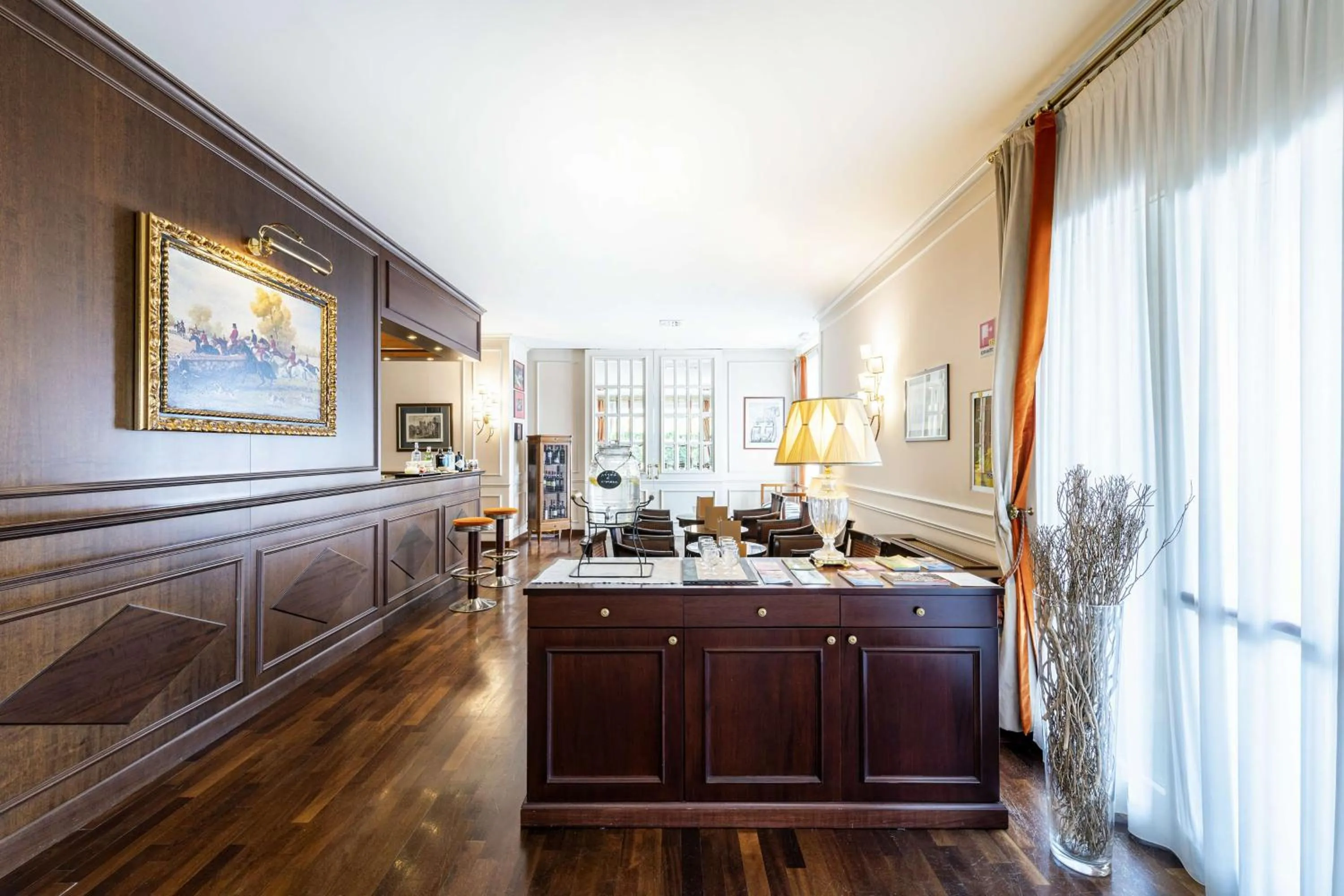 Lounge or bar in The Regency Sure Hotel Collection by Best Western