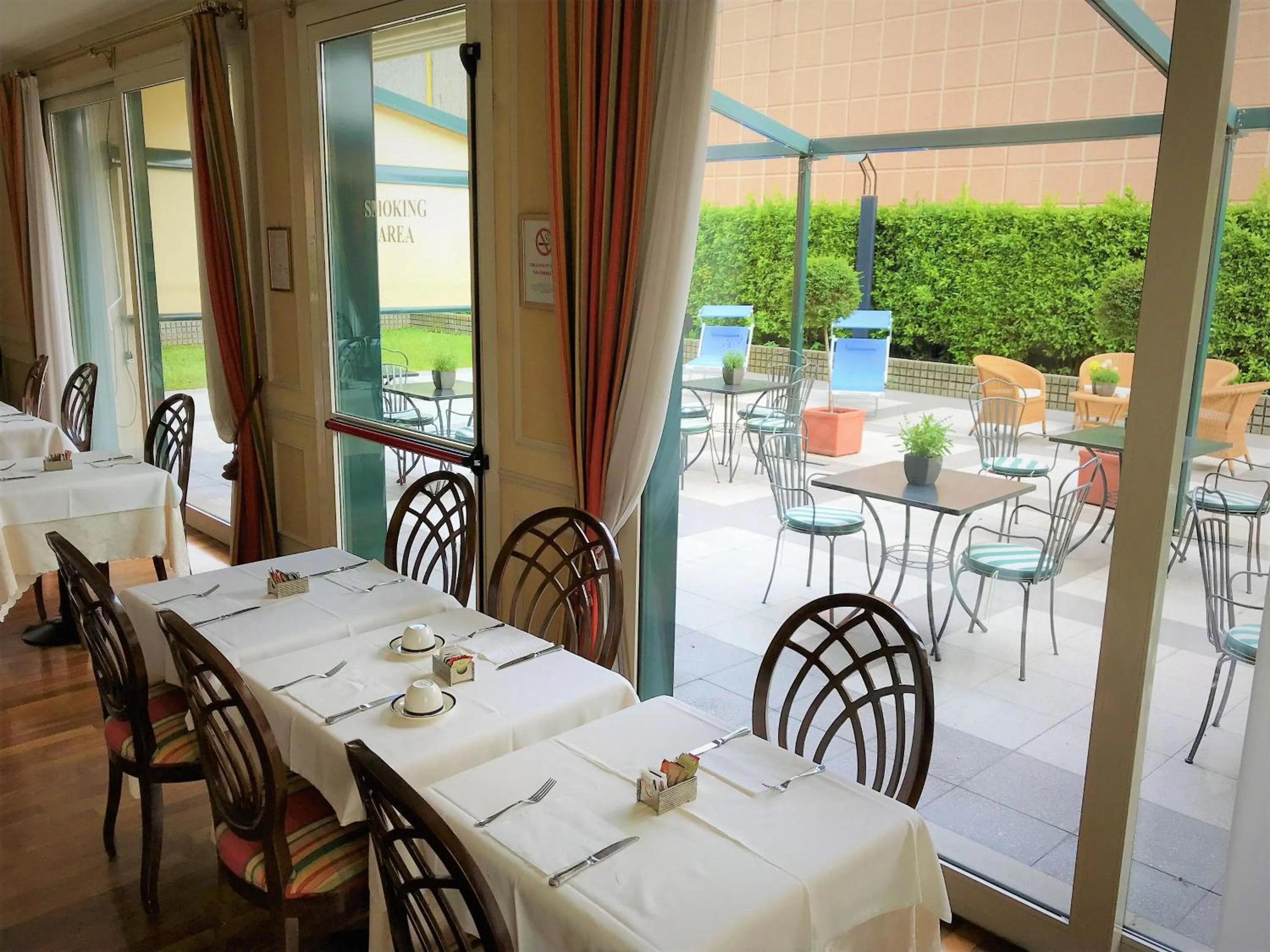 Lounge or bar in The Regency Sure Hotel Collection by Best Western