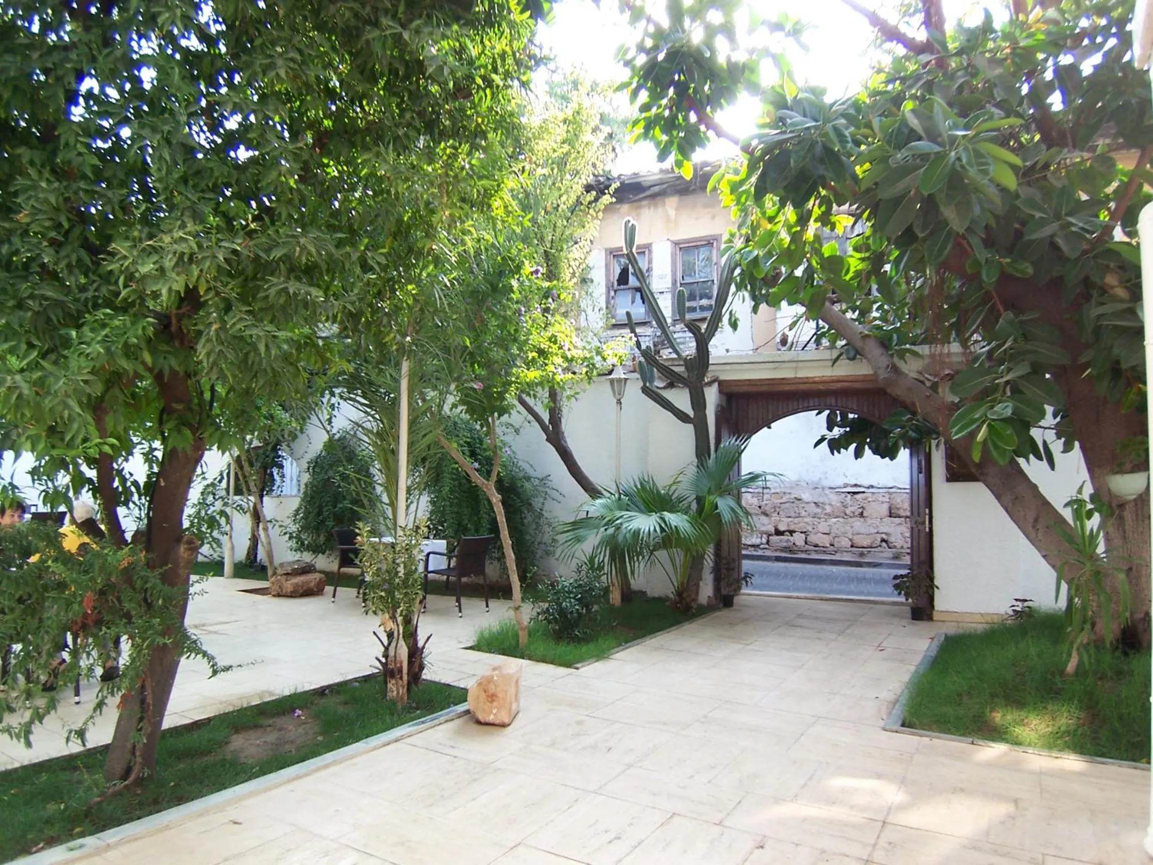 Garden in Kaleiçi Ozkavak Hotel