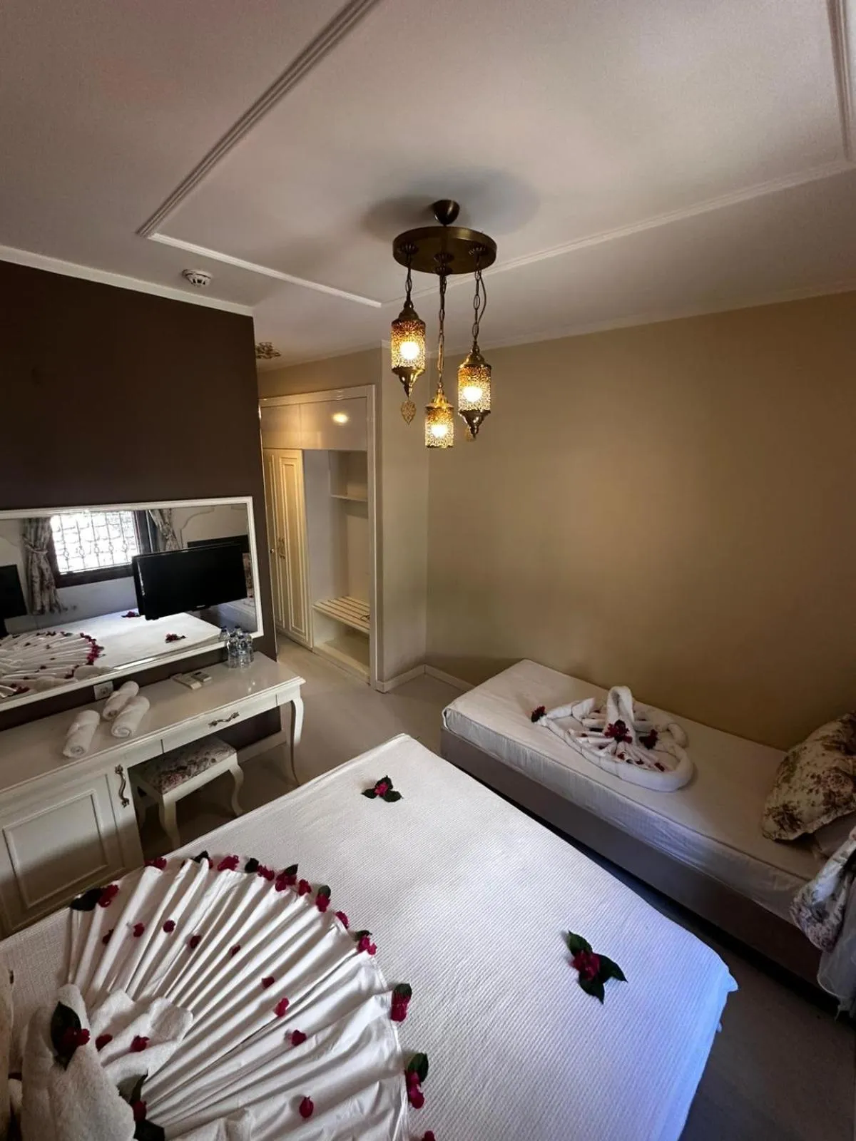 Bed in Kaleiçi Ozkavak Hotel