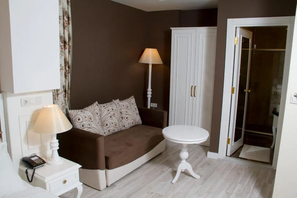 Seating area in Kaleiçi Ozkavak Hotel