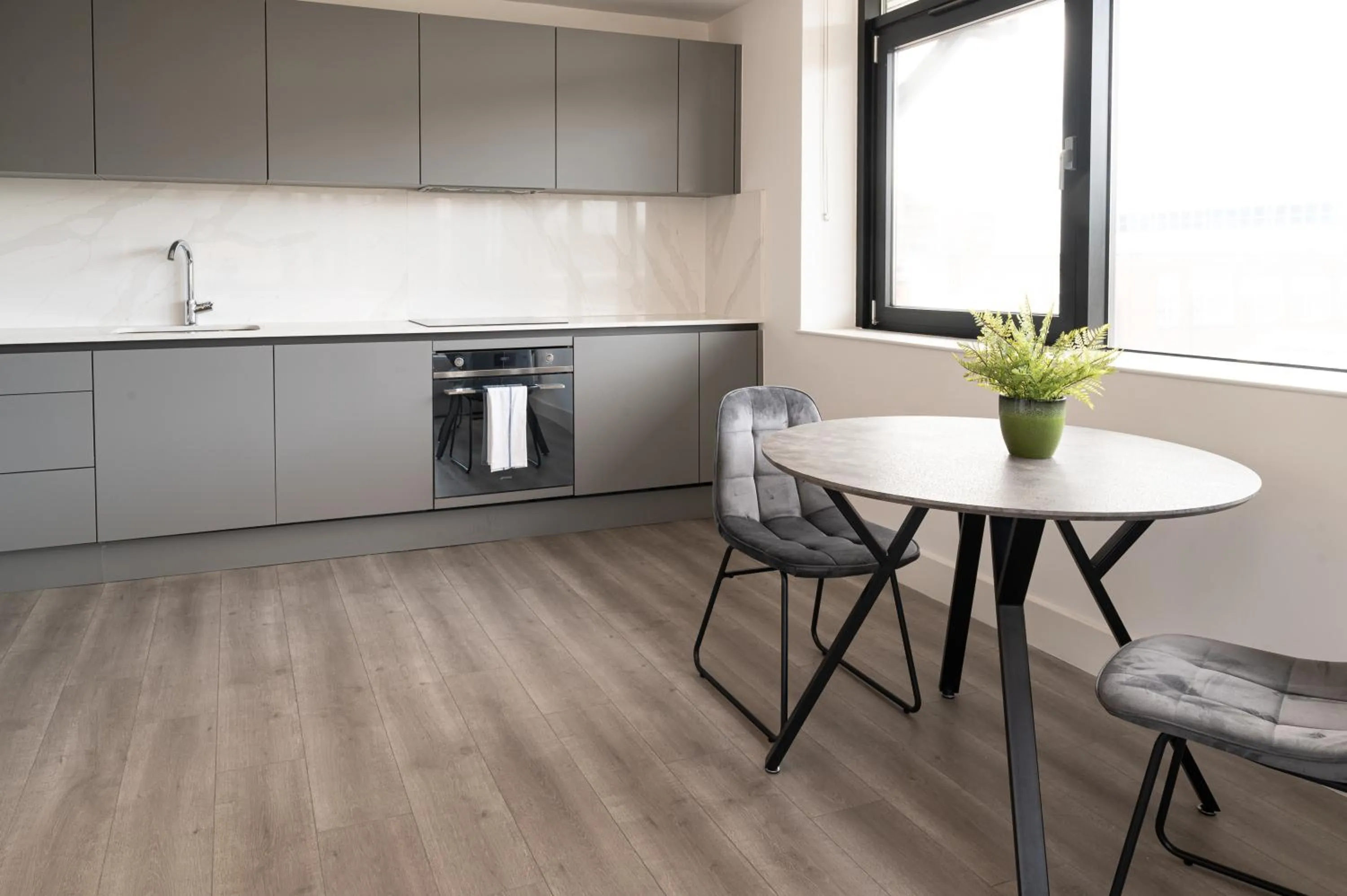 Kitchen or kitchenette in Charles Hope London Brentford